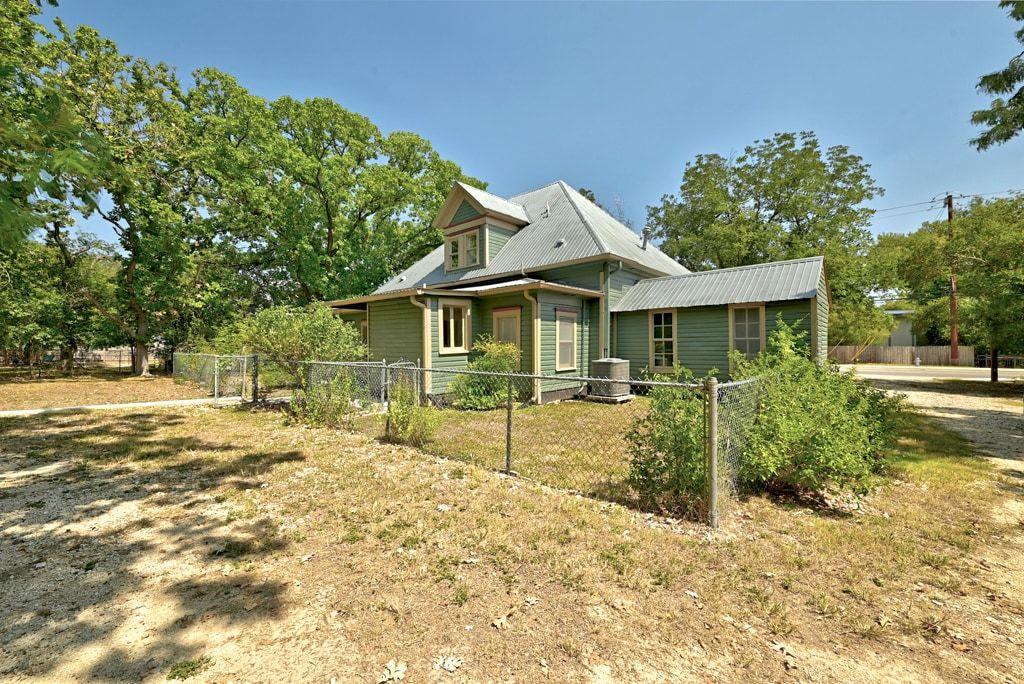 1222 W Hopkins St, San Marcos, TX 78666