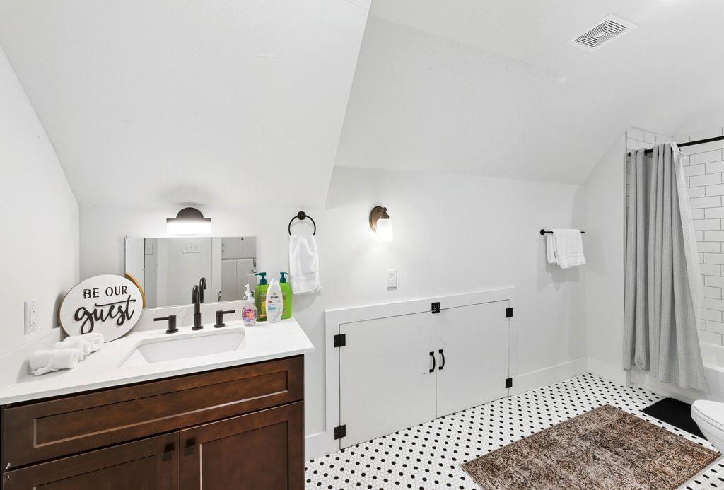 1222 W Hopkins St, San Marcos, TX 78666