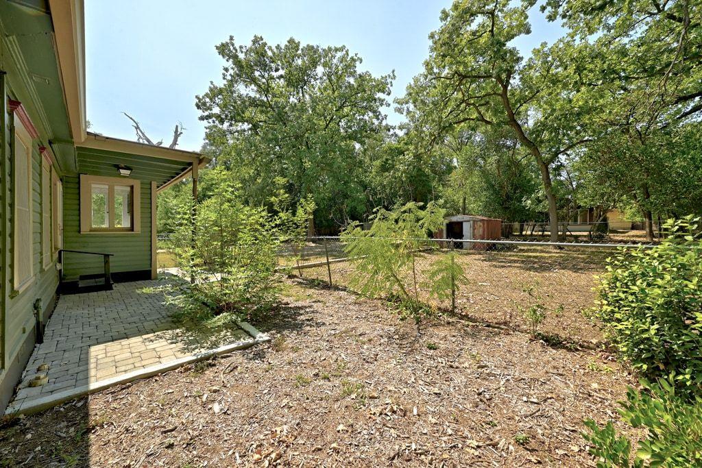 1222 W Hopkins St, San Marcos, TX 78666