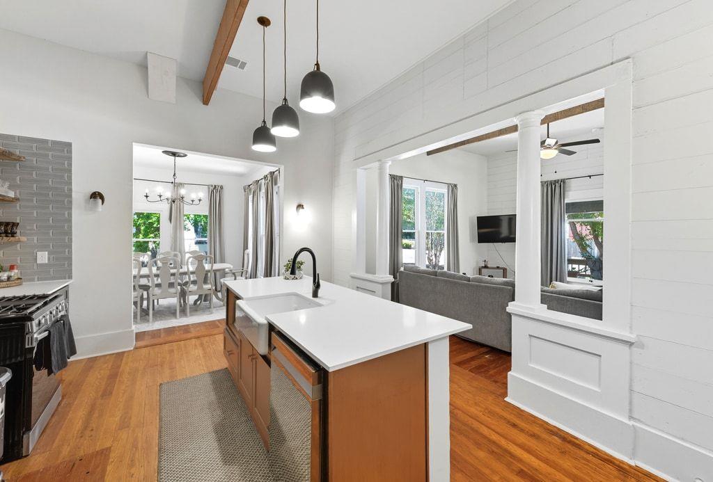 1222 W Hopkins St, San Marcos, TX 78666