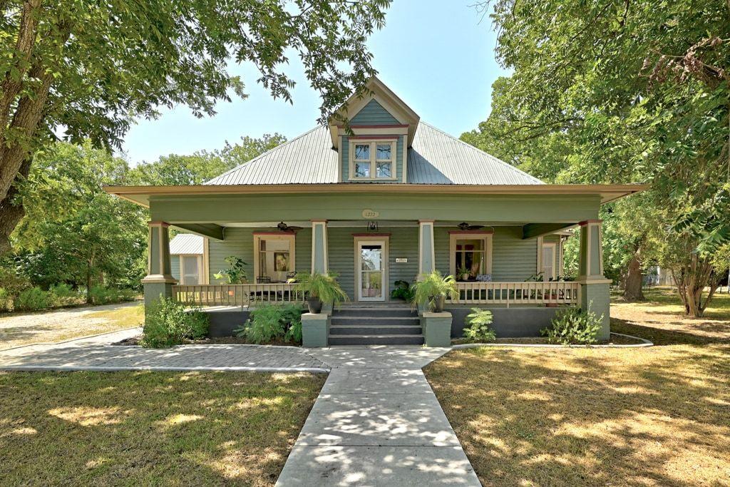 1222 W Hopkins St, San Marcos, TX 78666