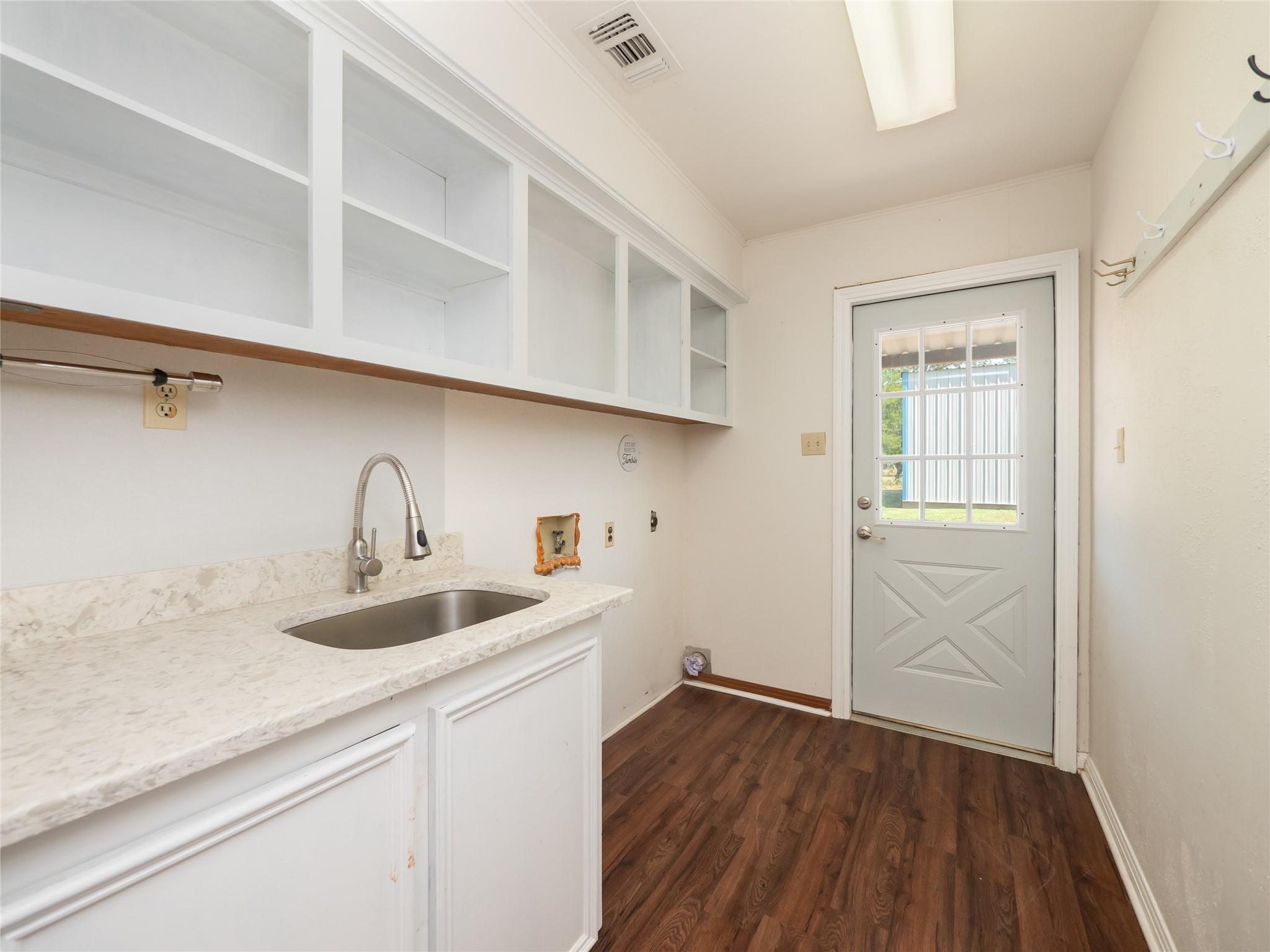 1252 County Road 106, Paige, TX 78659