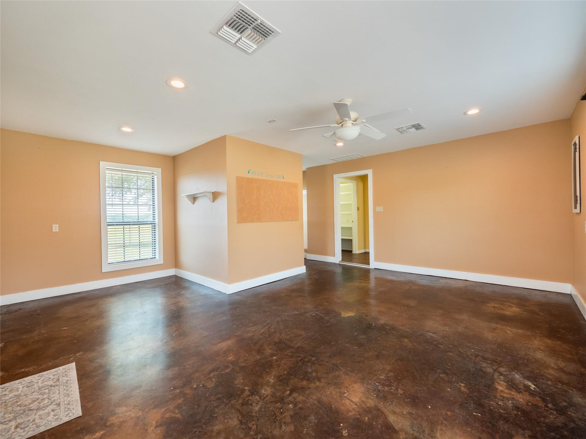 1252 County Road 106, Paige, TX 78659