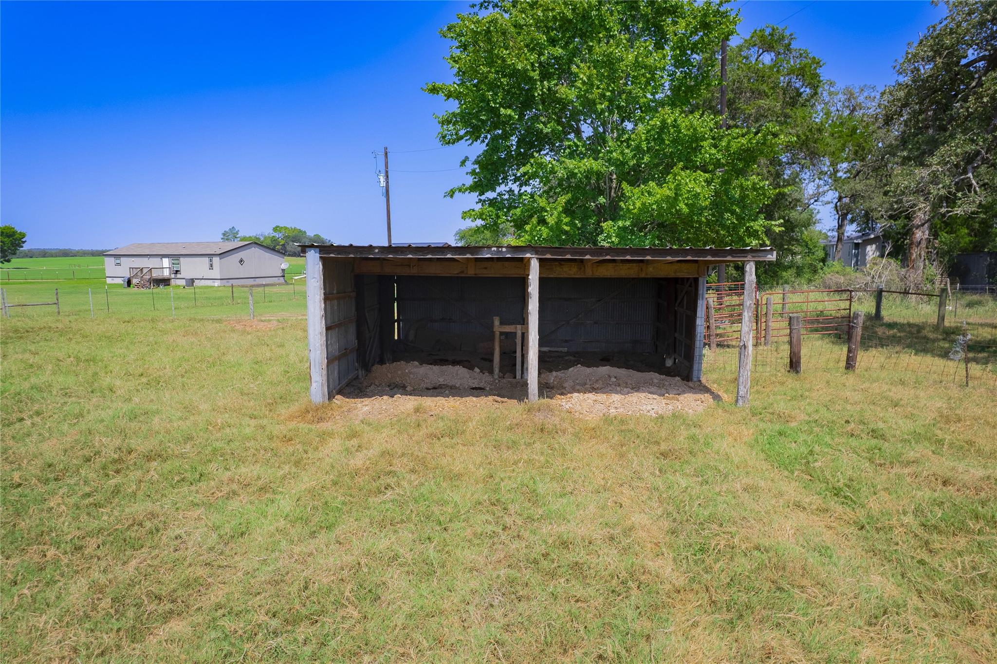 1252 County Road 106, Paige, TX 78659