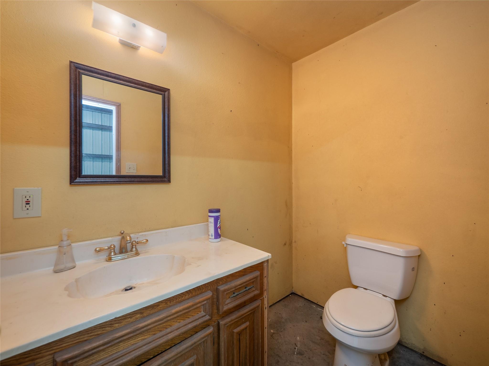 1252 County Road 106, Paige, TX 78659