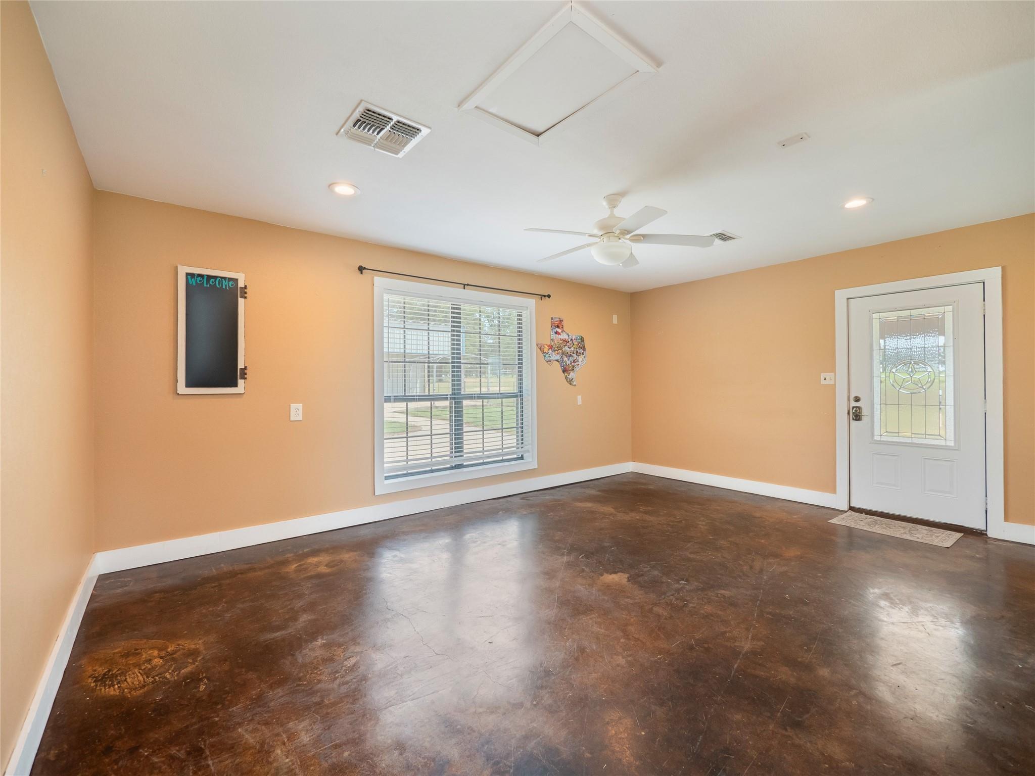 1252 County Road 106, Paige, TX 78659