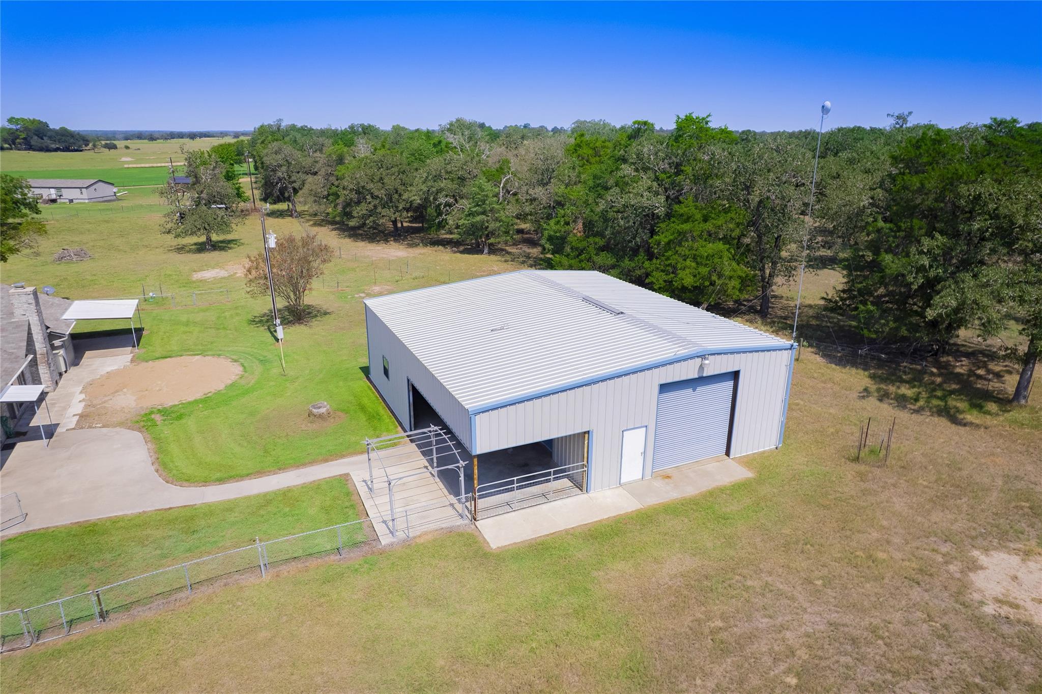 1252 County Road 106, Paige, TX 78659