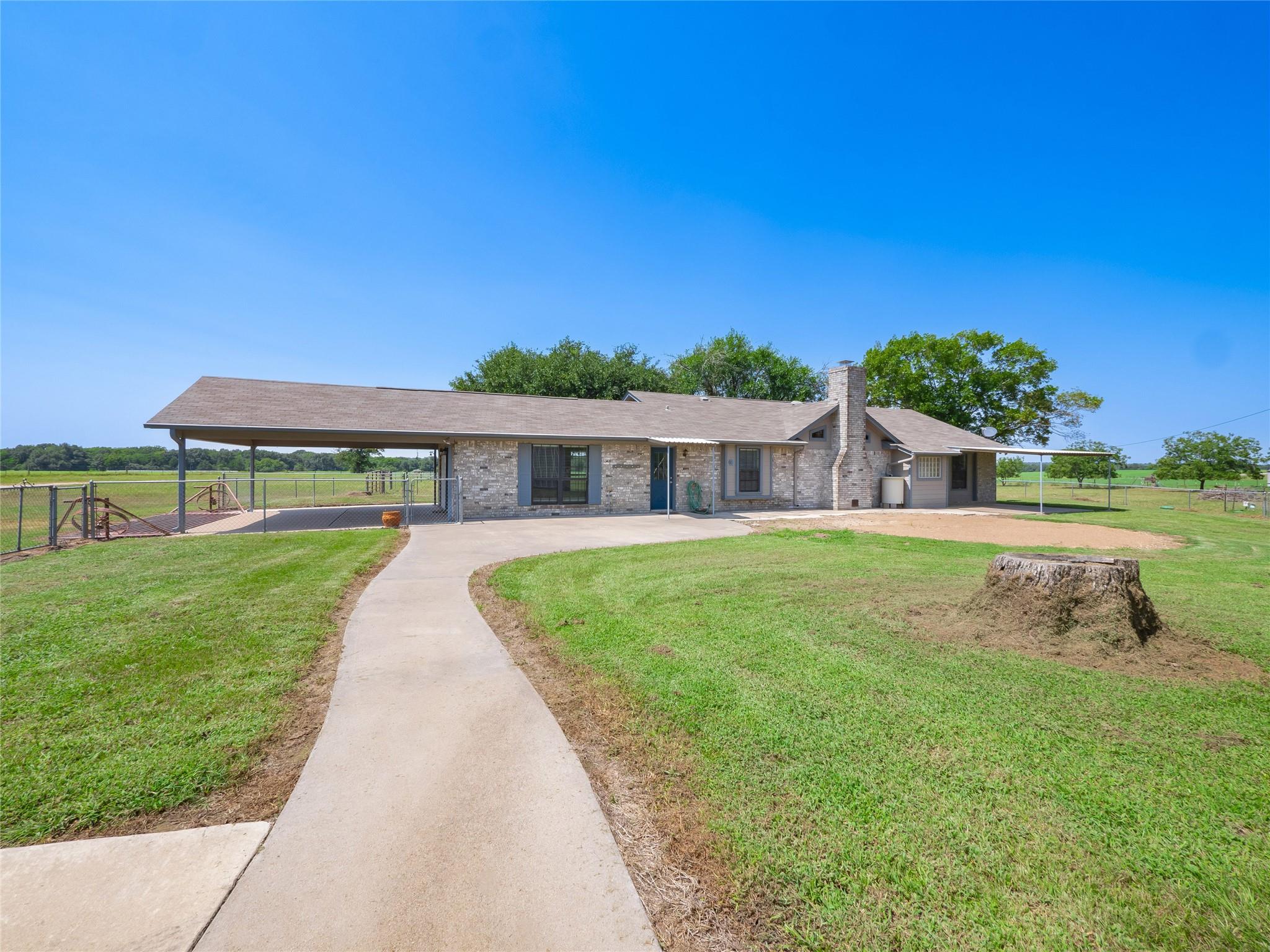 1252 County Road 106, Paige, TX 78659