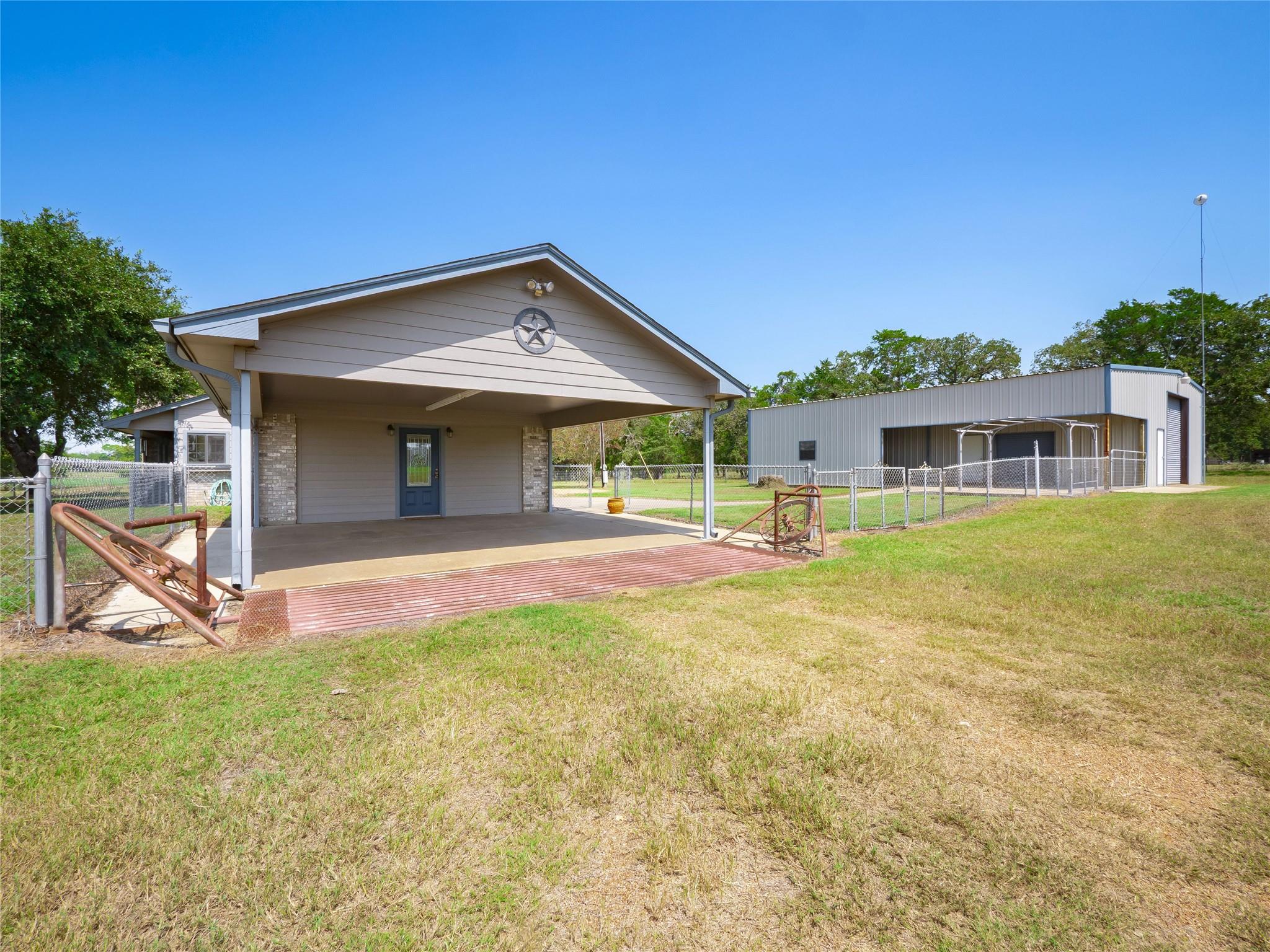 1252 County Road 106, Paige, TX 78659