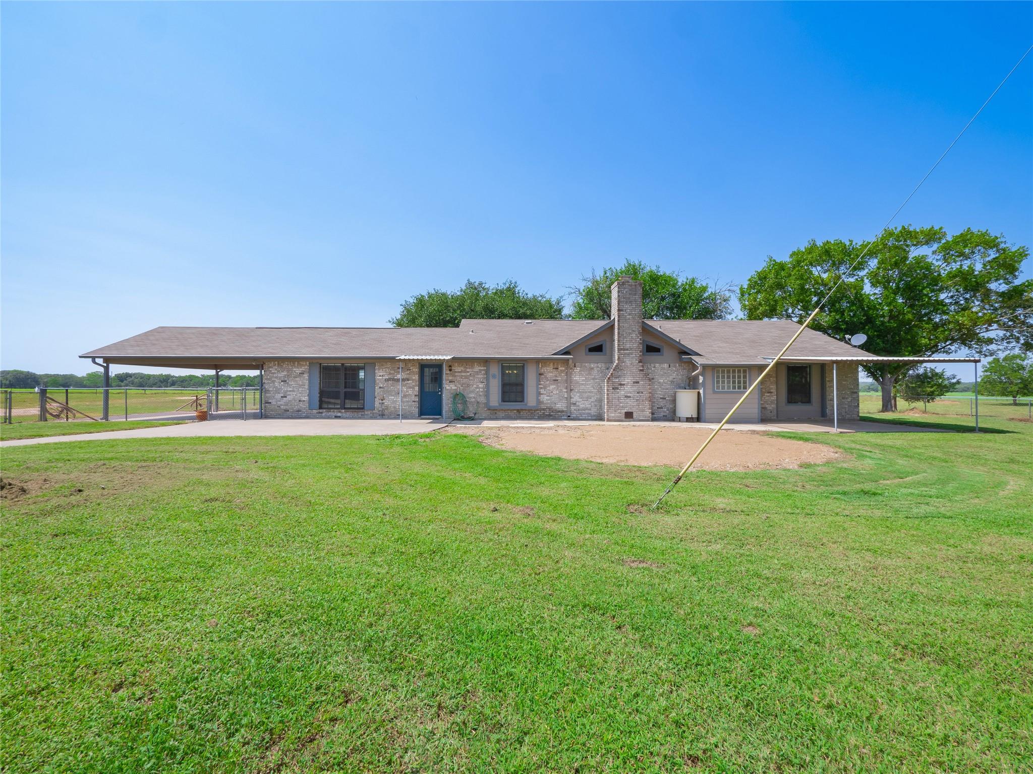 1252 County Road 106, Paige, TX 78659
