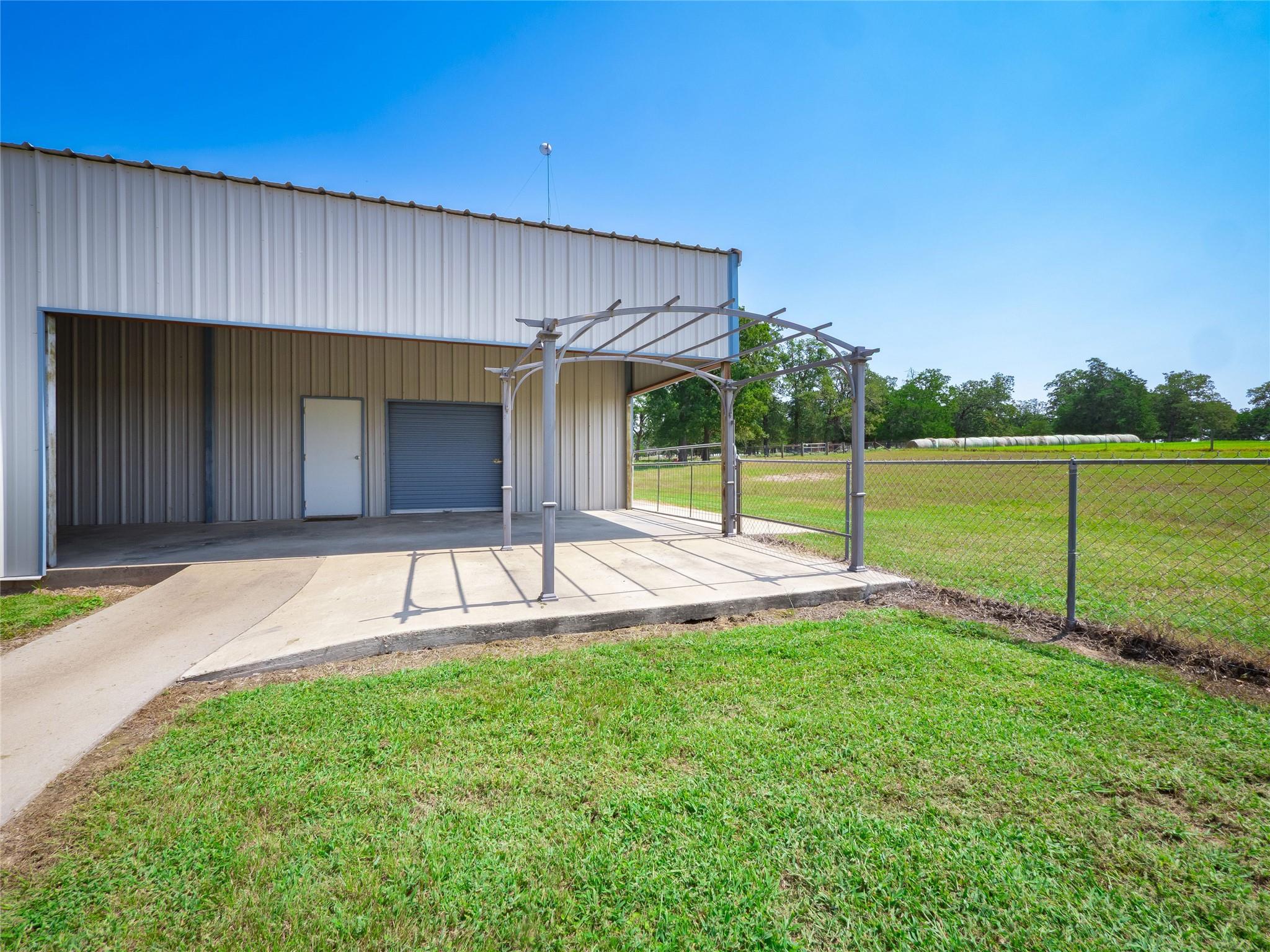 1252 County Road 106, Paige, TX 78659