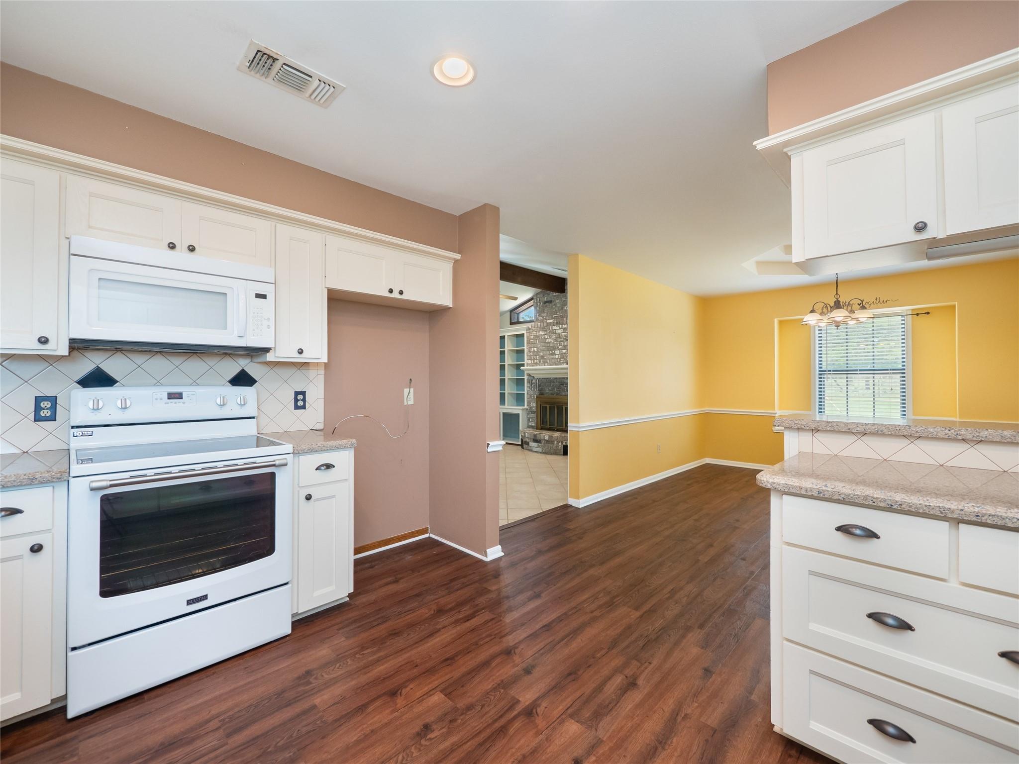 1252 County Road 106, Paige, TX 78659