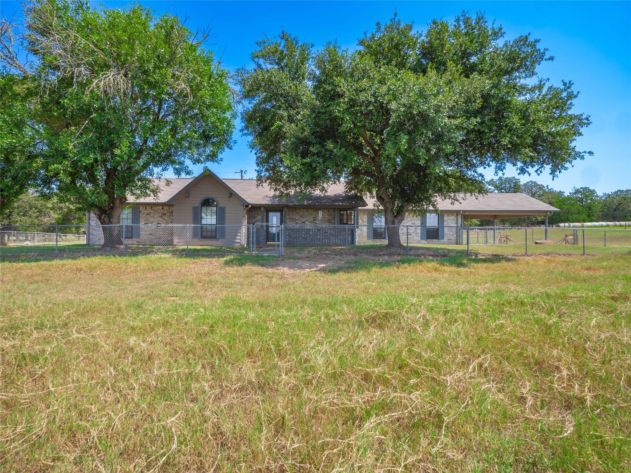 1252 County Road 106, Paige, TX 78659