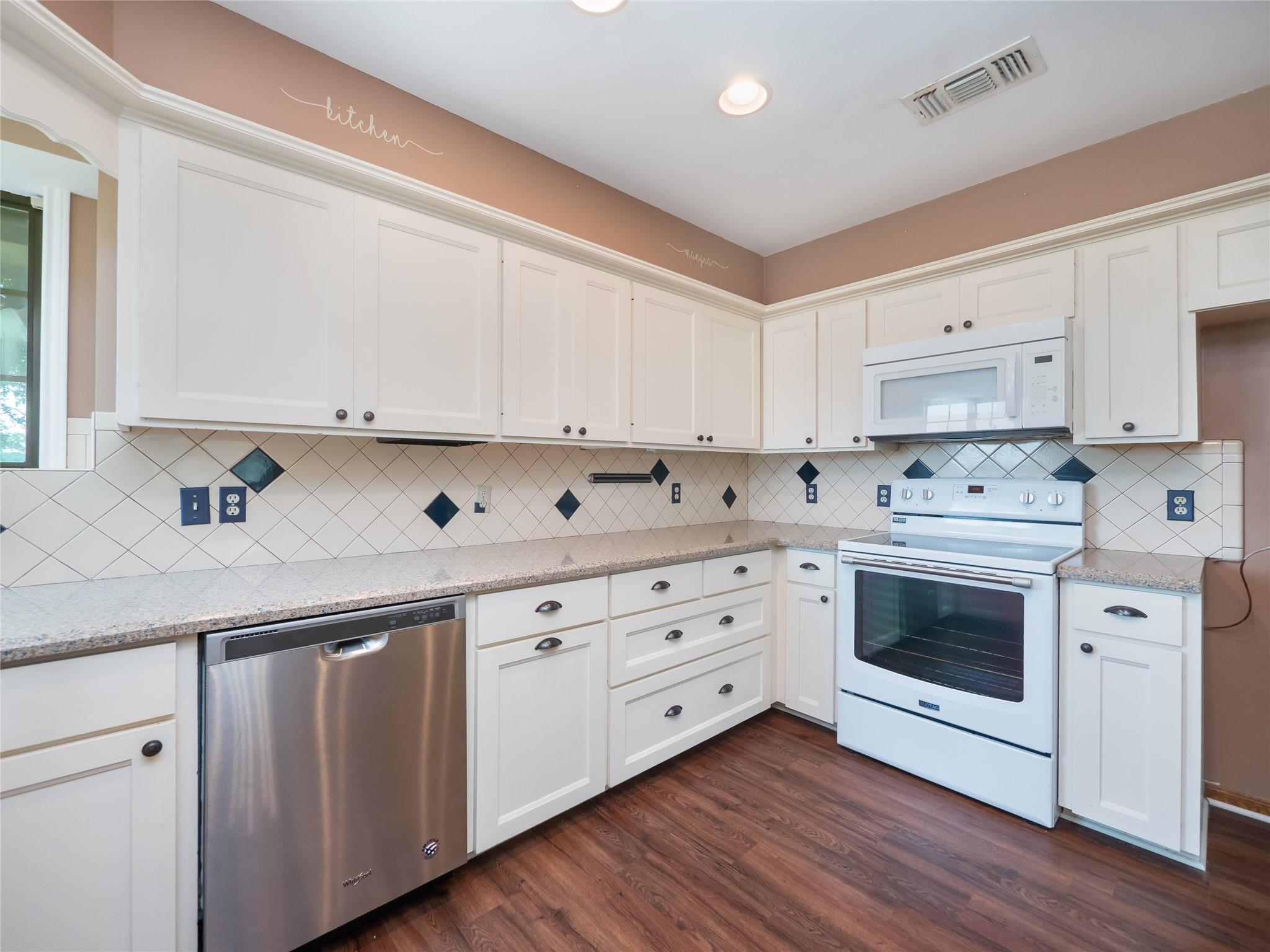 1252 County Road 106, Paige, TX 78659