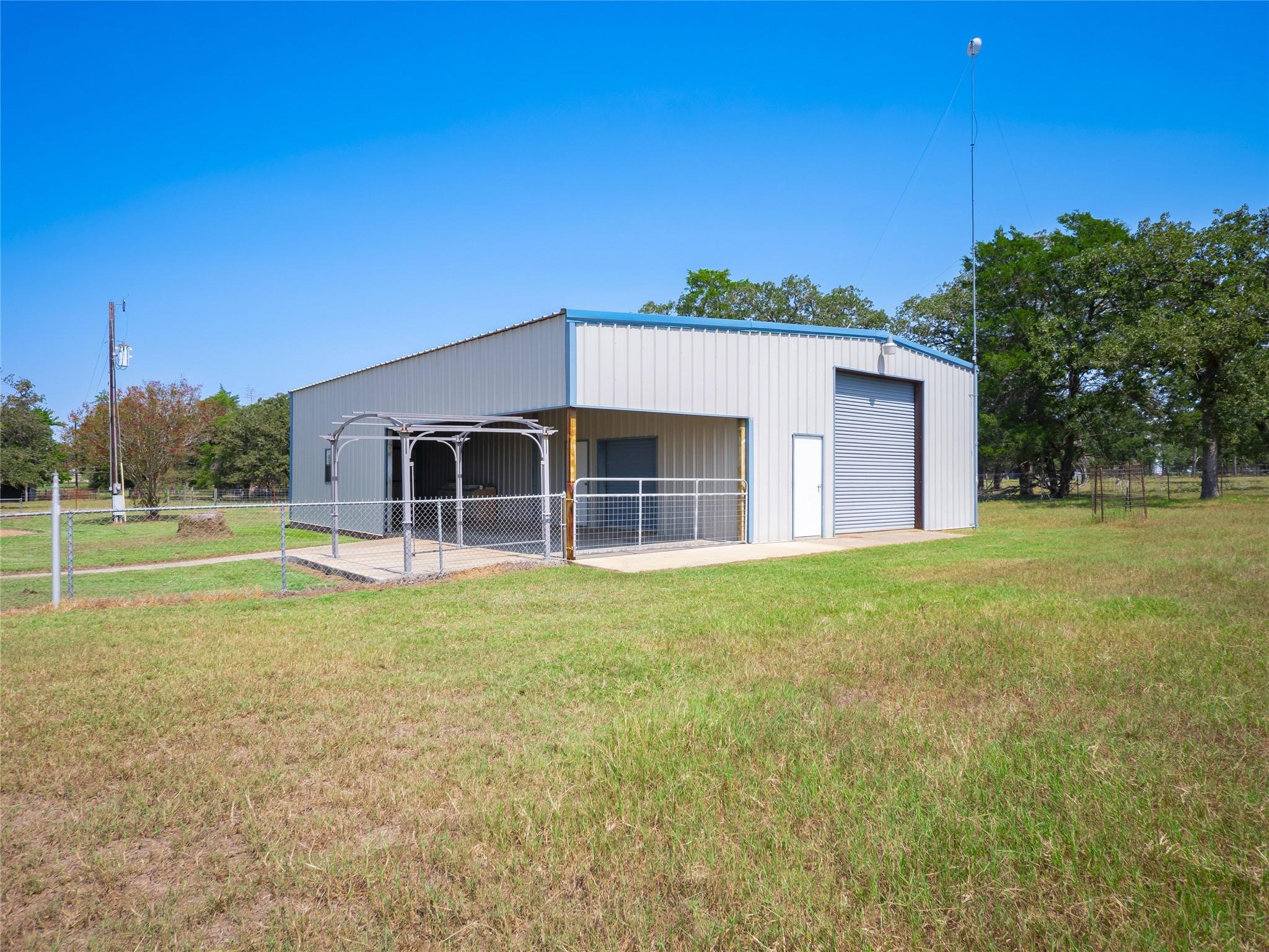 1252 County Road 106, Paige, TX 78659
