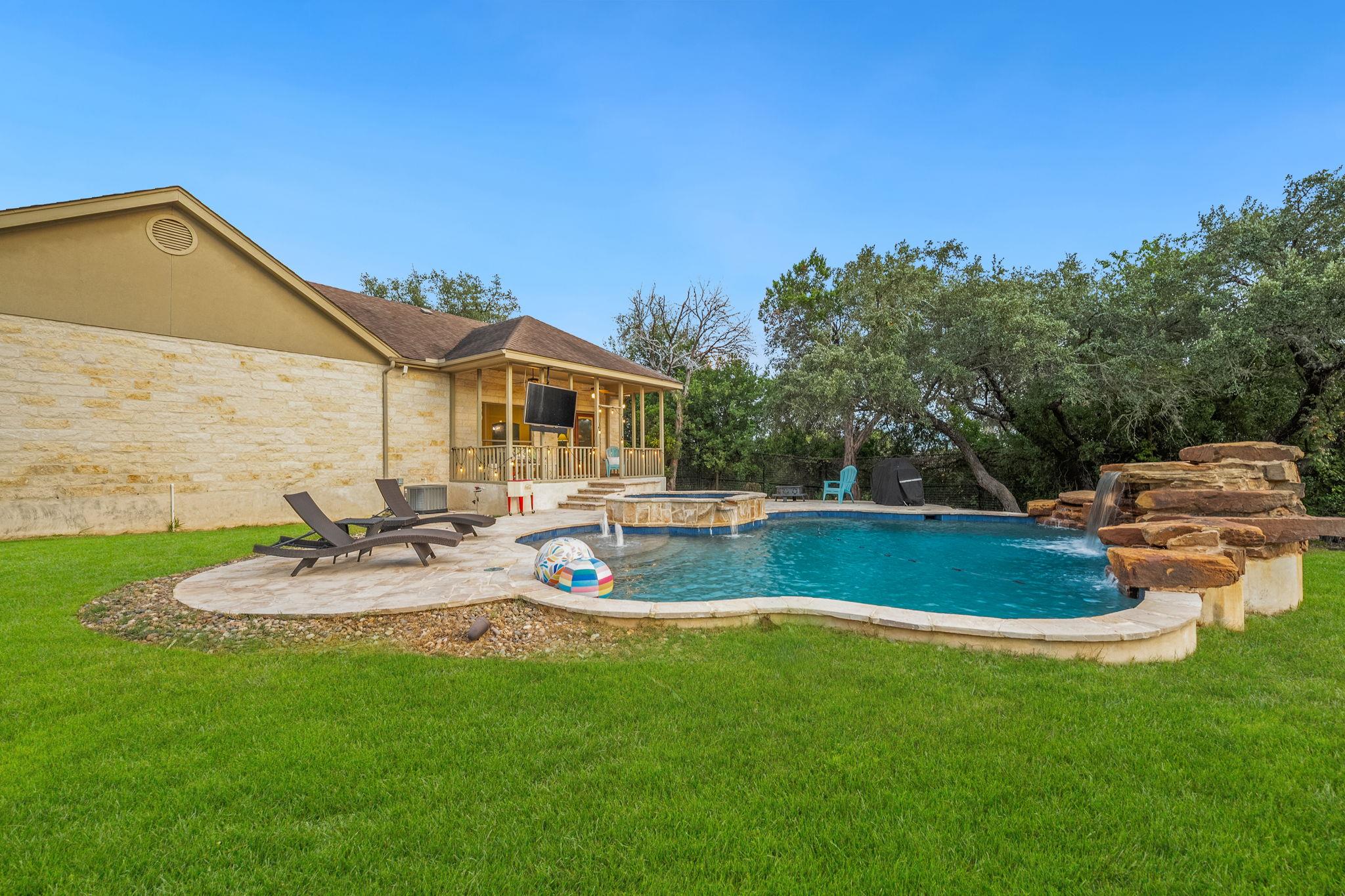 810 Bluff Ridge Ct, New Braunfels, TX 78132