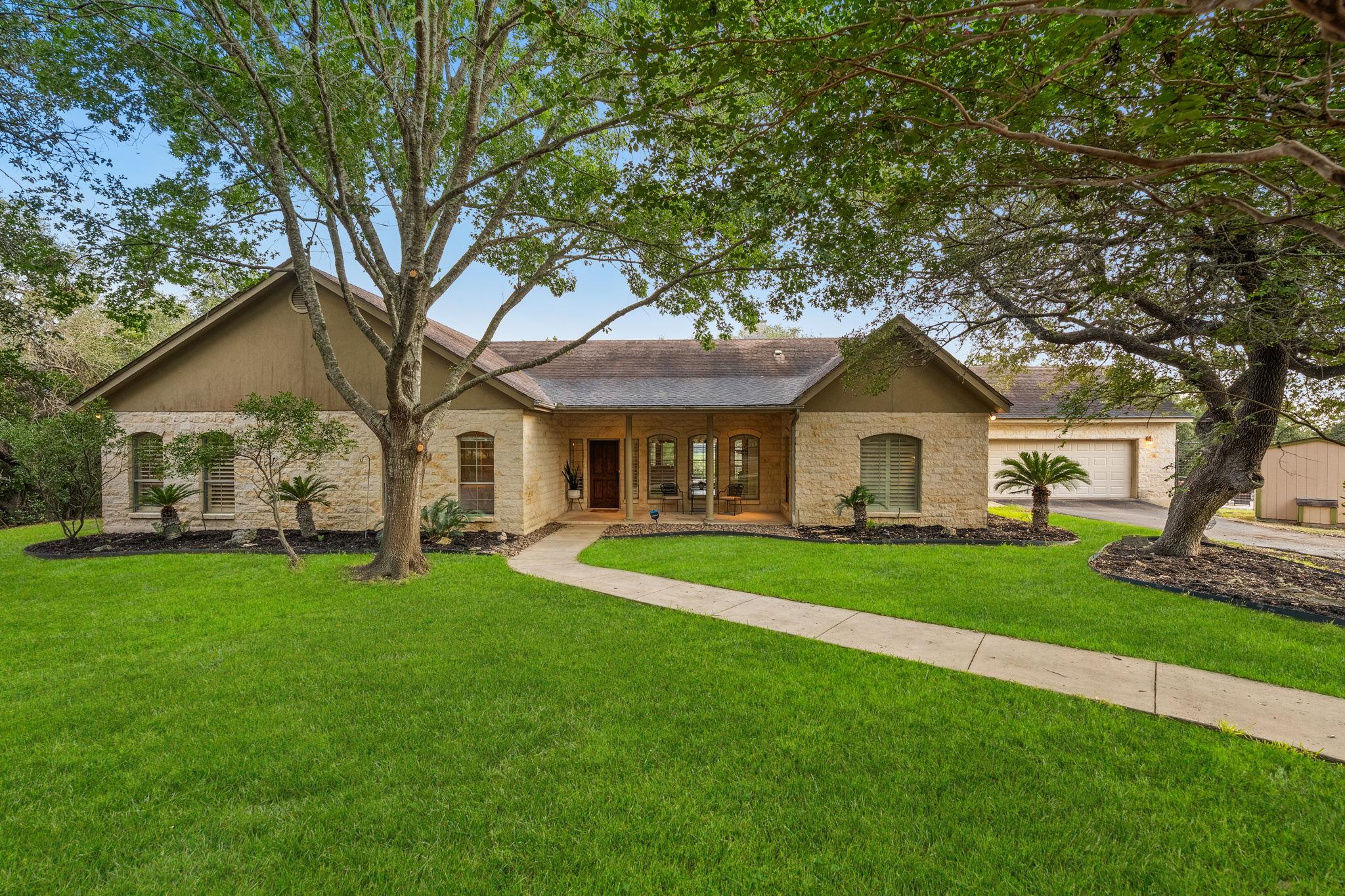 810 Bluff Ridge Ct, New Braunfels, TX 78132