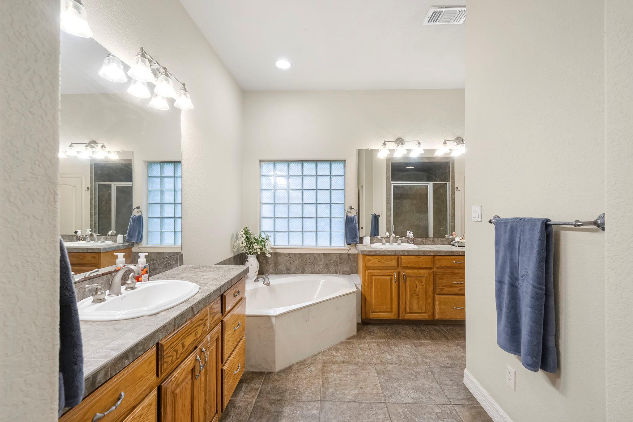 810 Bluff Ridge Ct, New Braunfels, TX 78132