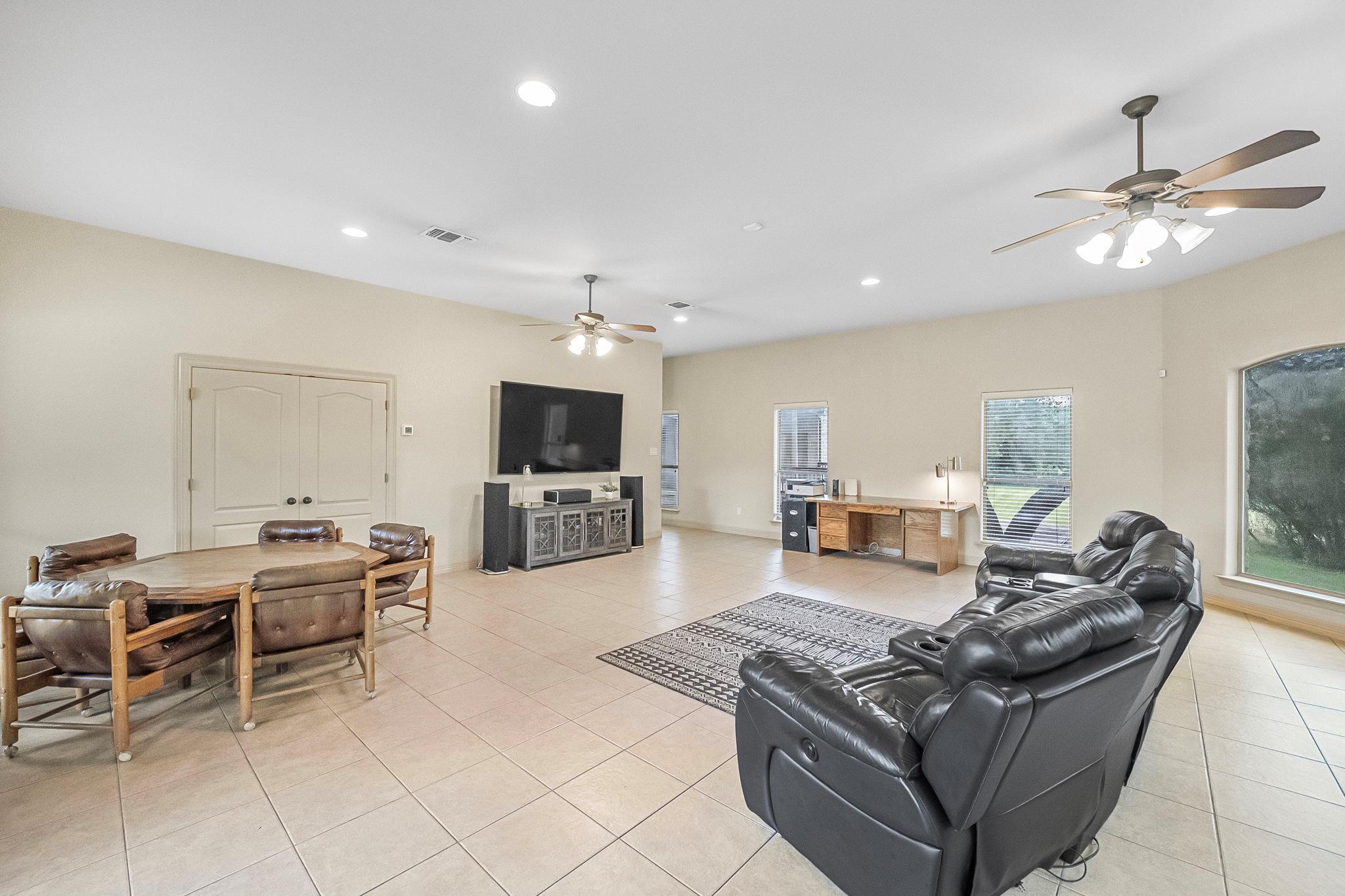 810 Bluff Ridge Ct, New Braunfels, TX 78132