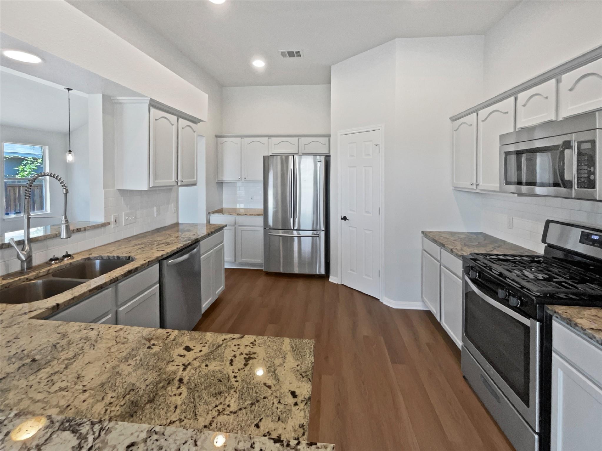 404 Stewart Dr, Hutto, TX 78634