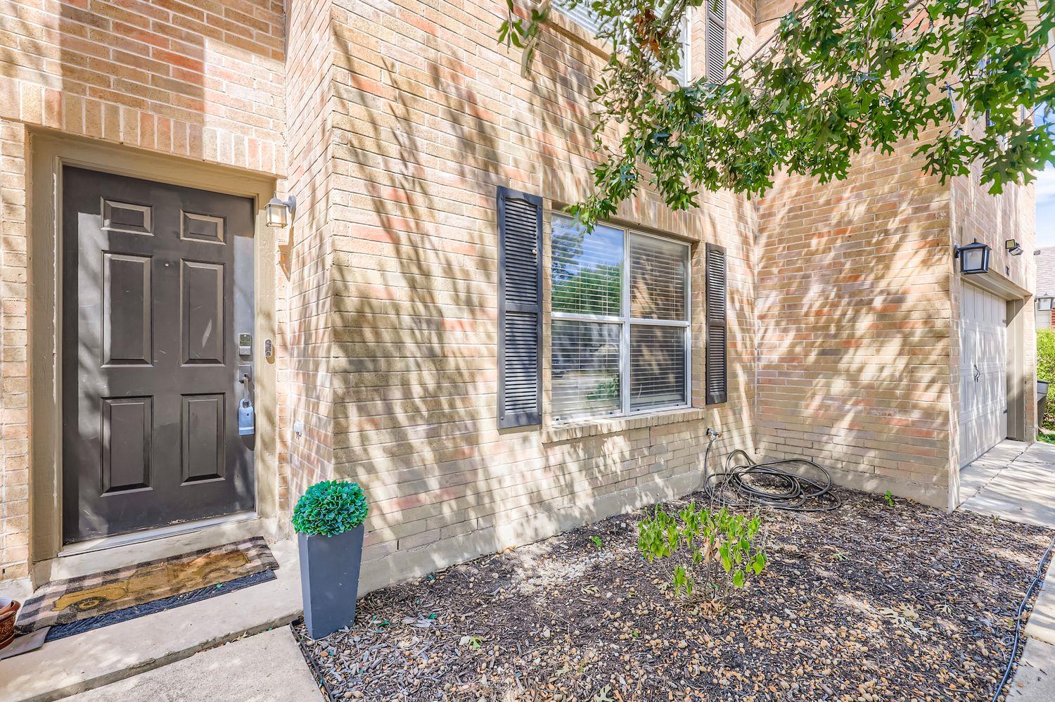 1202 Hughmont Dr, Pflugerville, TX 78660