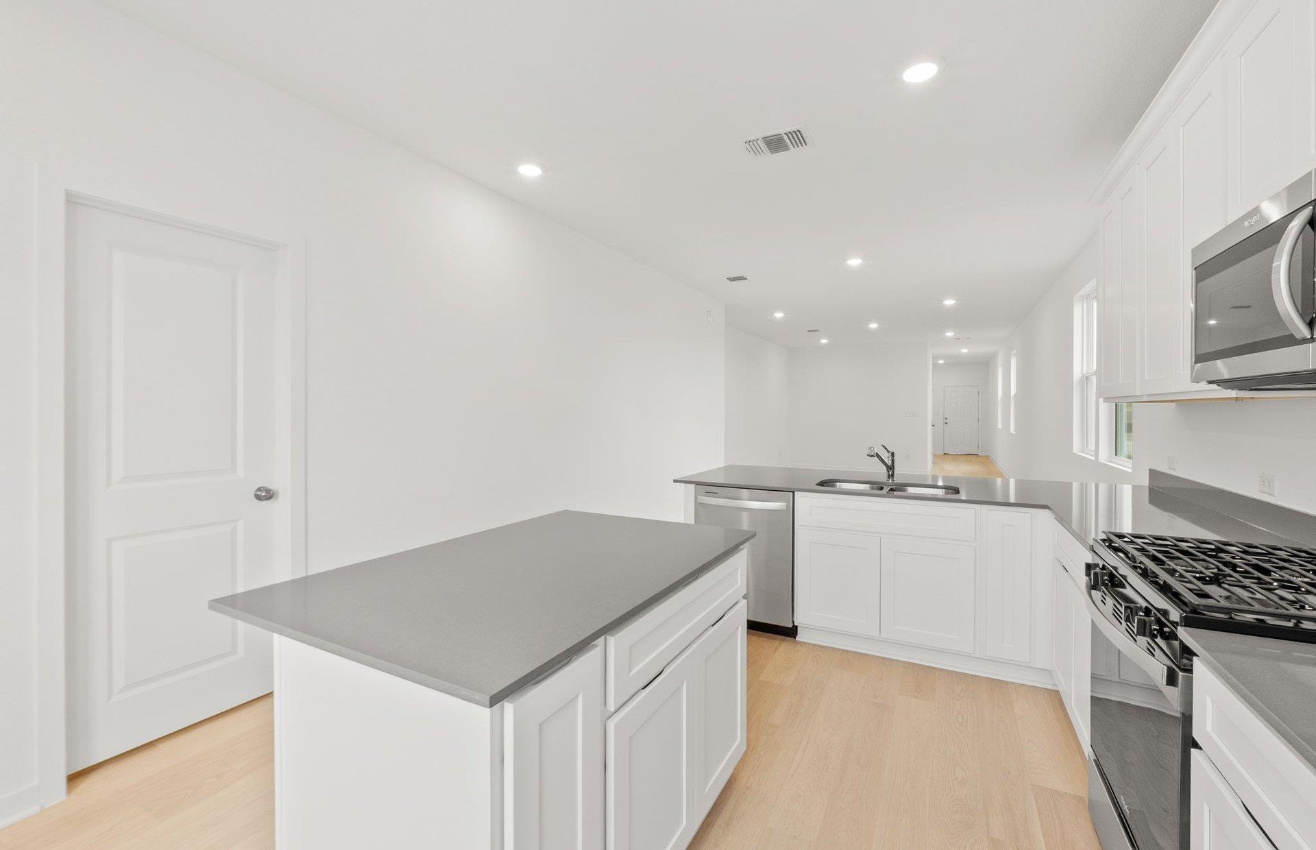 404 Sullivan Way, Elgin, TX 78621