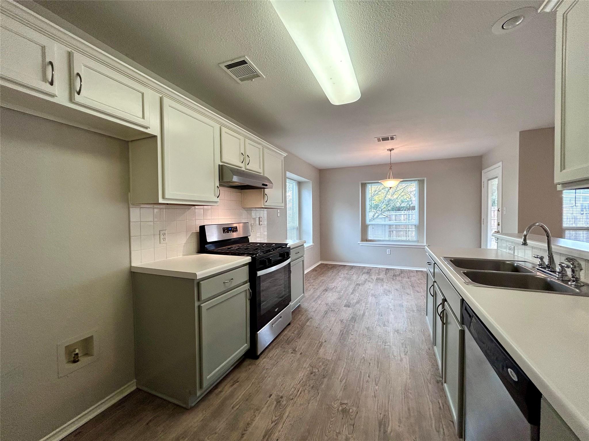 1104 Doras Dr, Pflugerville, TX 78660