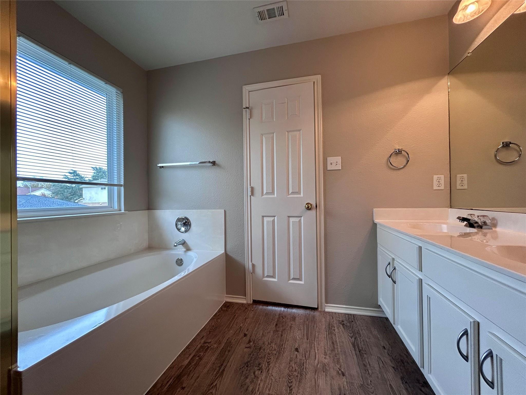 1104 Doras Dr, Pflugerville, TX 78660