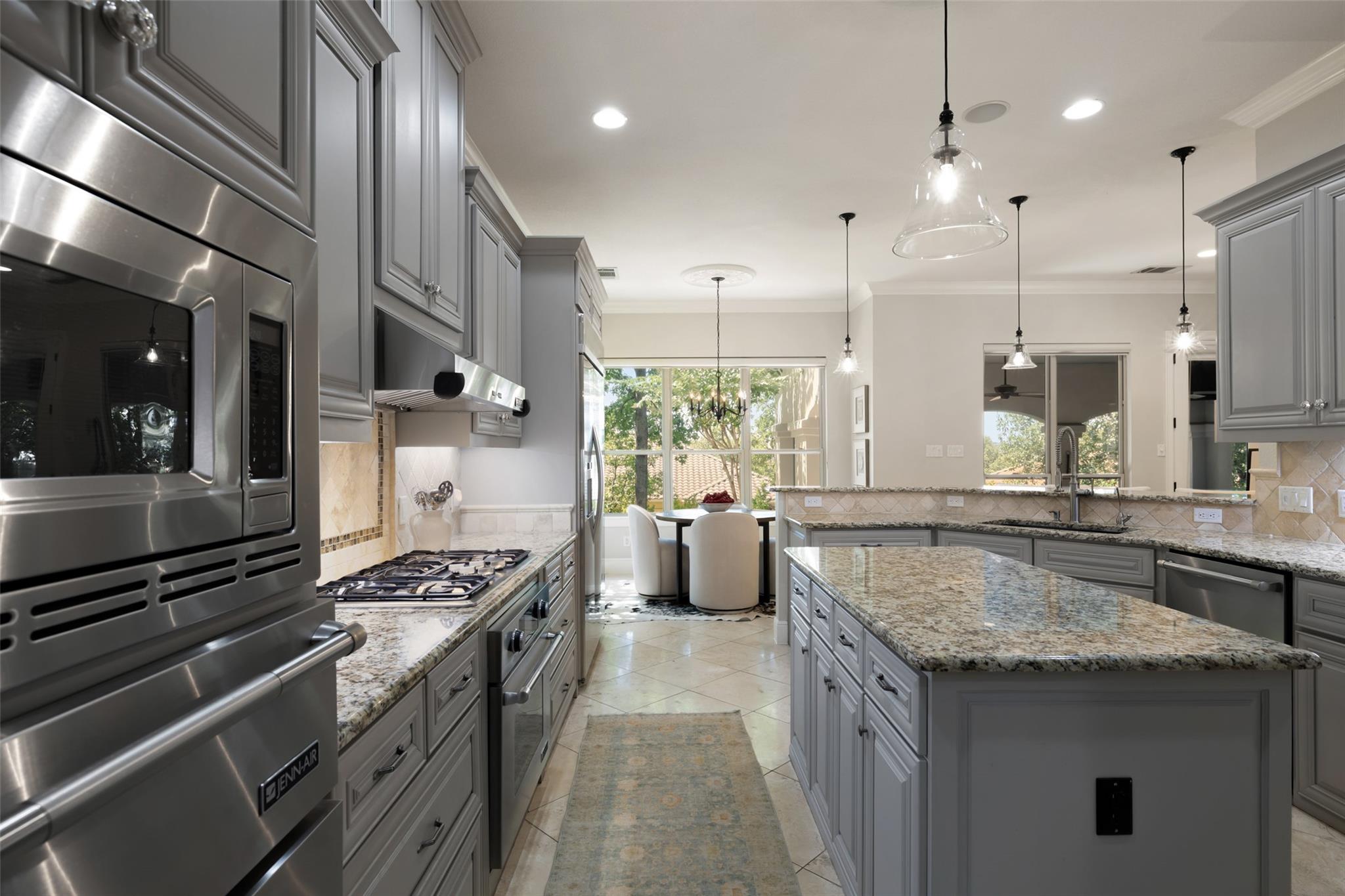 110 Golden Bear Dr, Austin, TX 78738