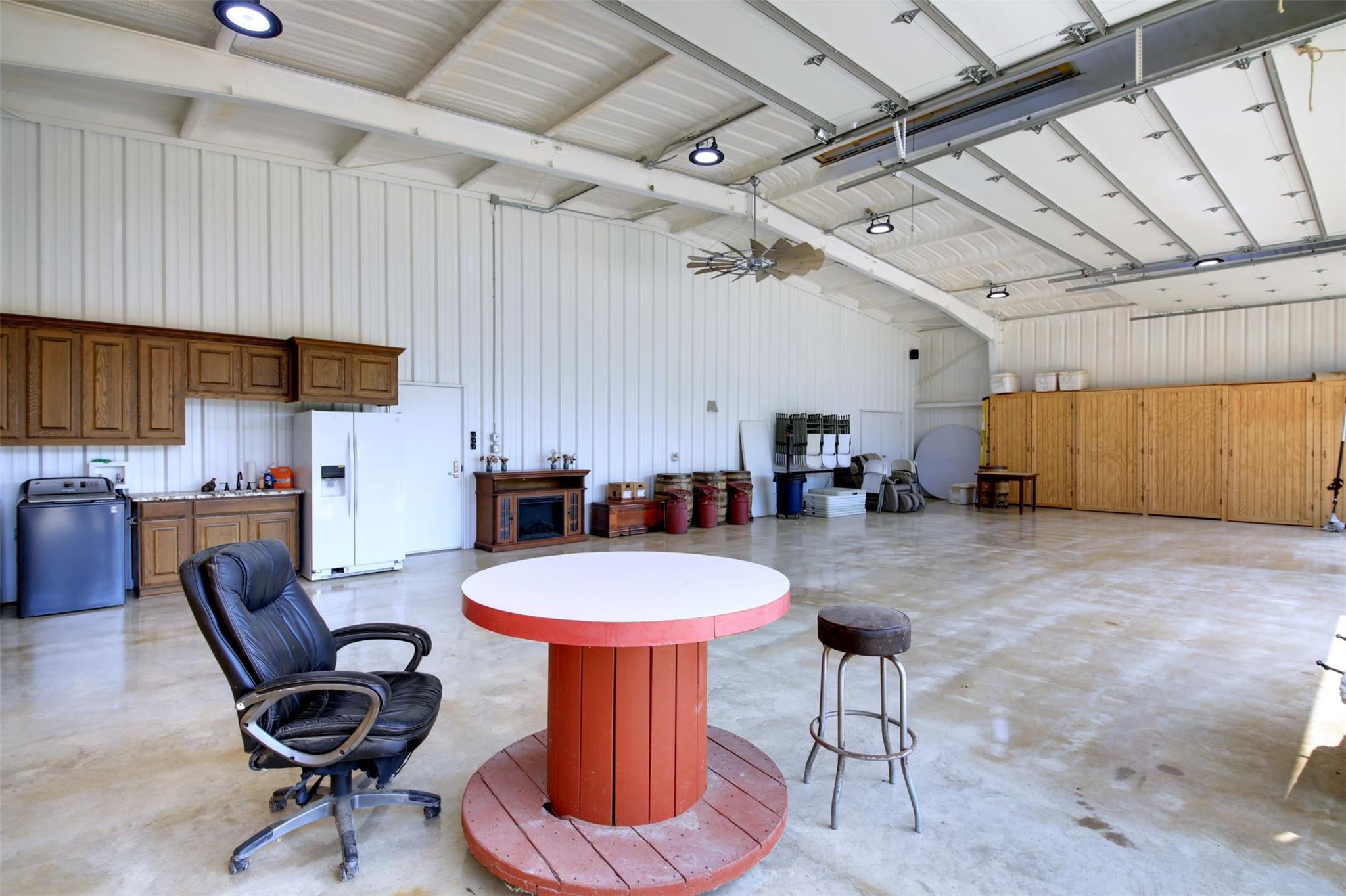 221 Private Road 4001, Thorndale, TX 76577