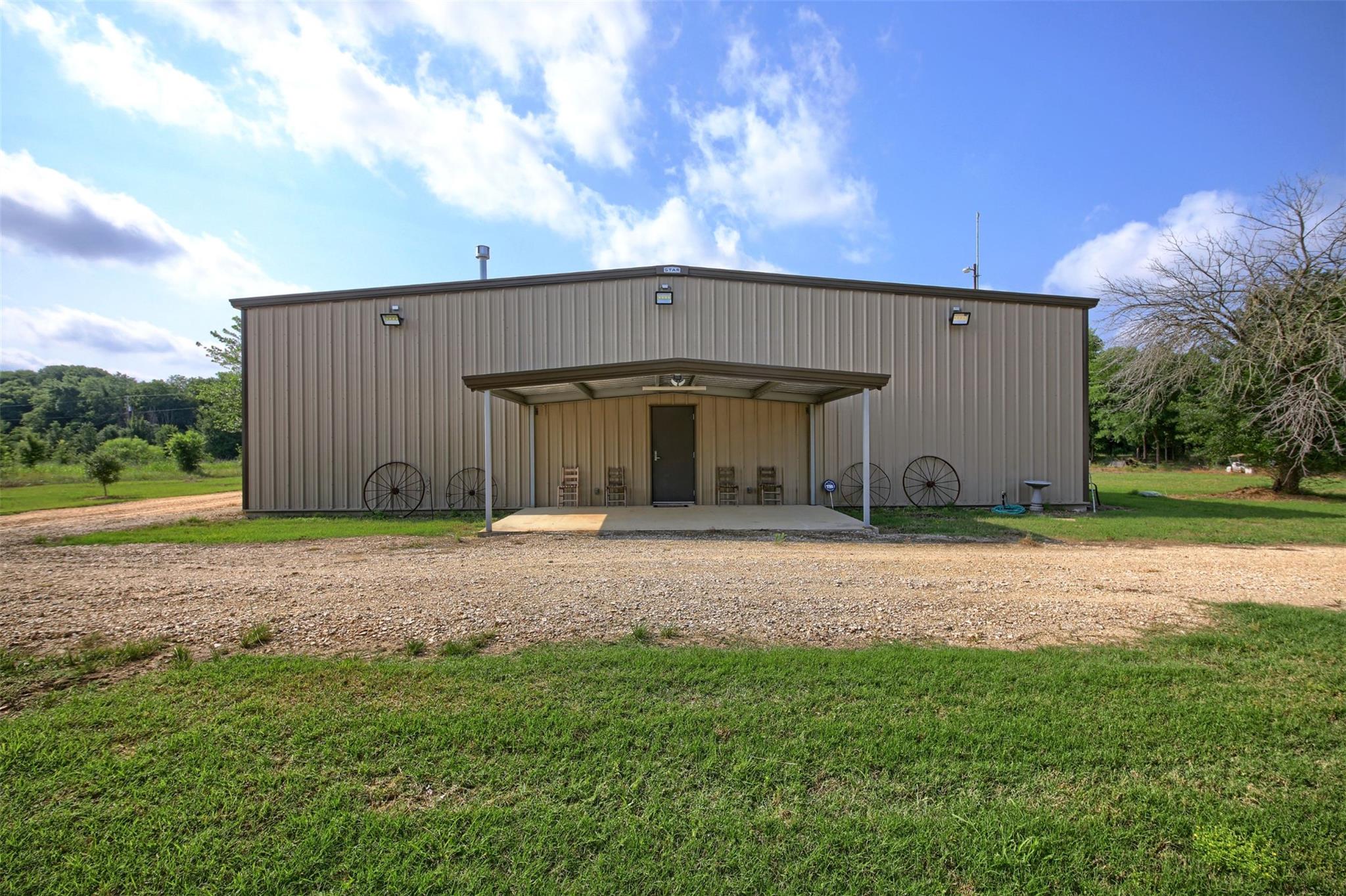 221 Private Road 4001, Thorndale, TX 76577