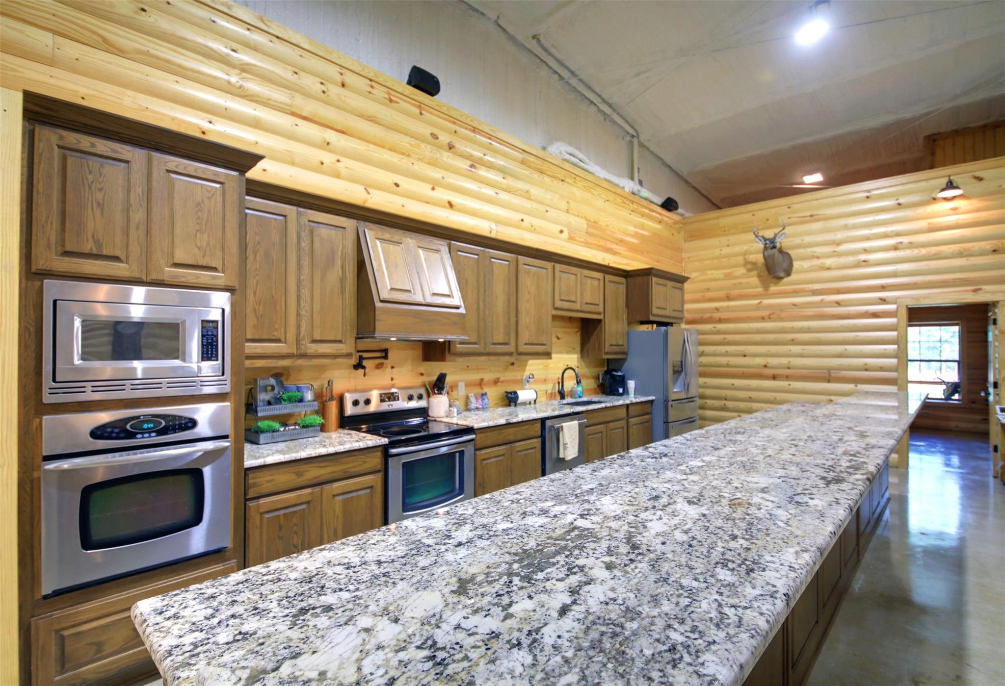 221 Private Road 4001, Thorndale, TX 76577