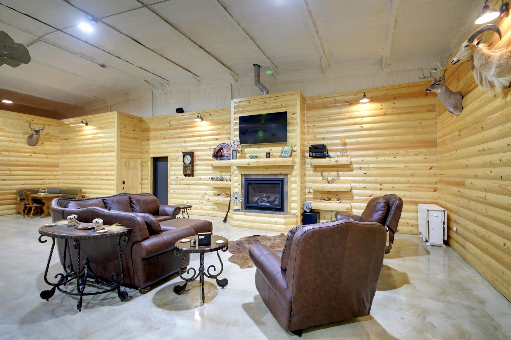 221 Private Road 4001, Thorndale, TX 76577