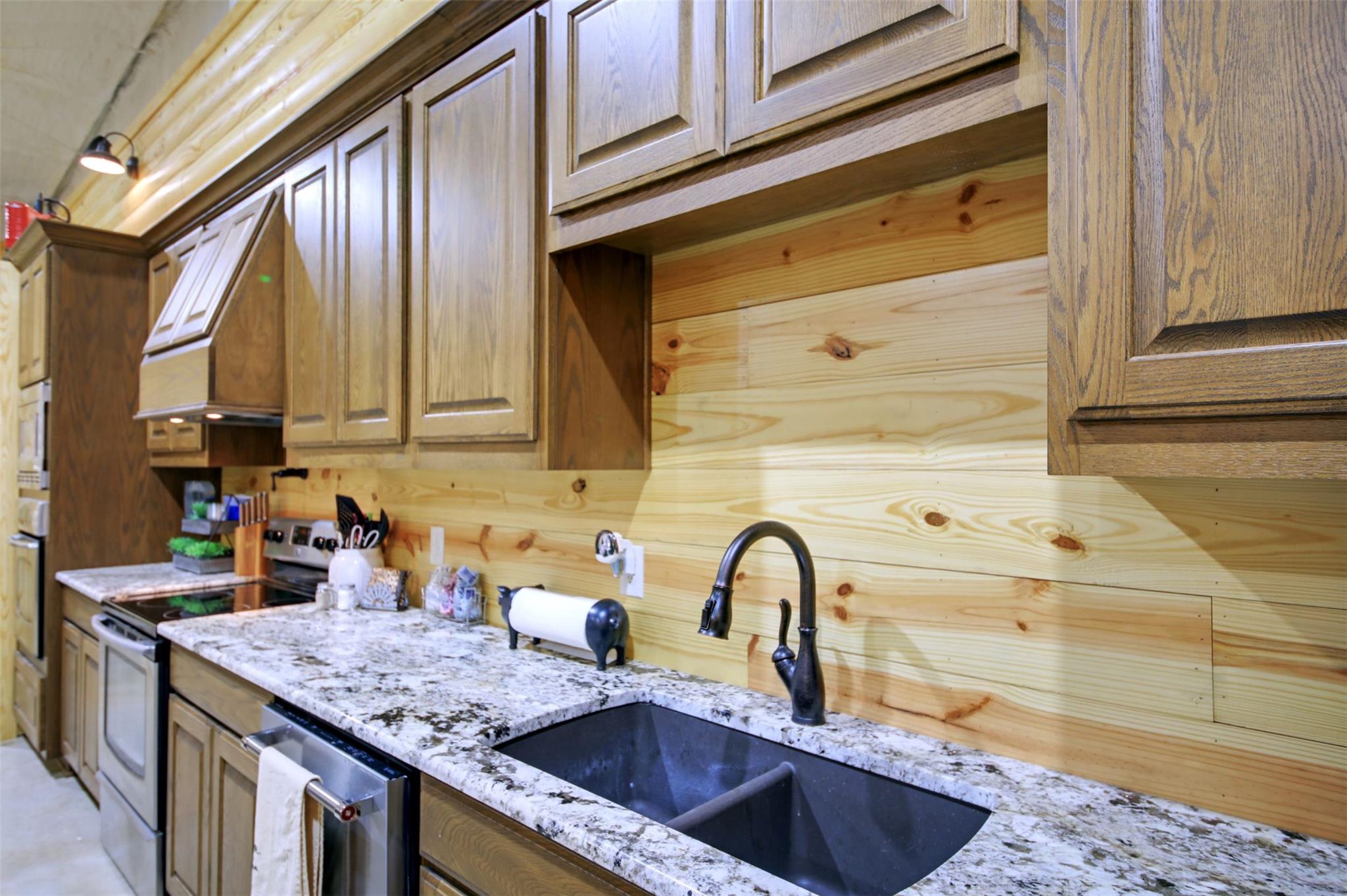 221 Private Road 4001, Thorndale, TX 76577