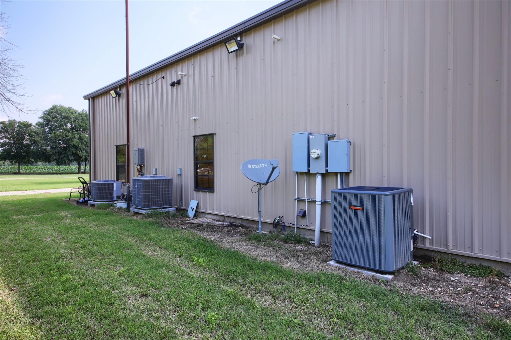 221 Private Road 4001, Thorndale, TX 76577