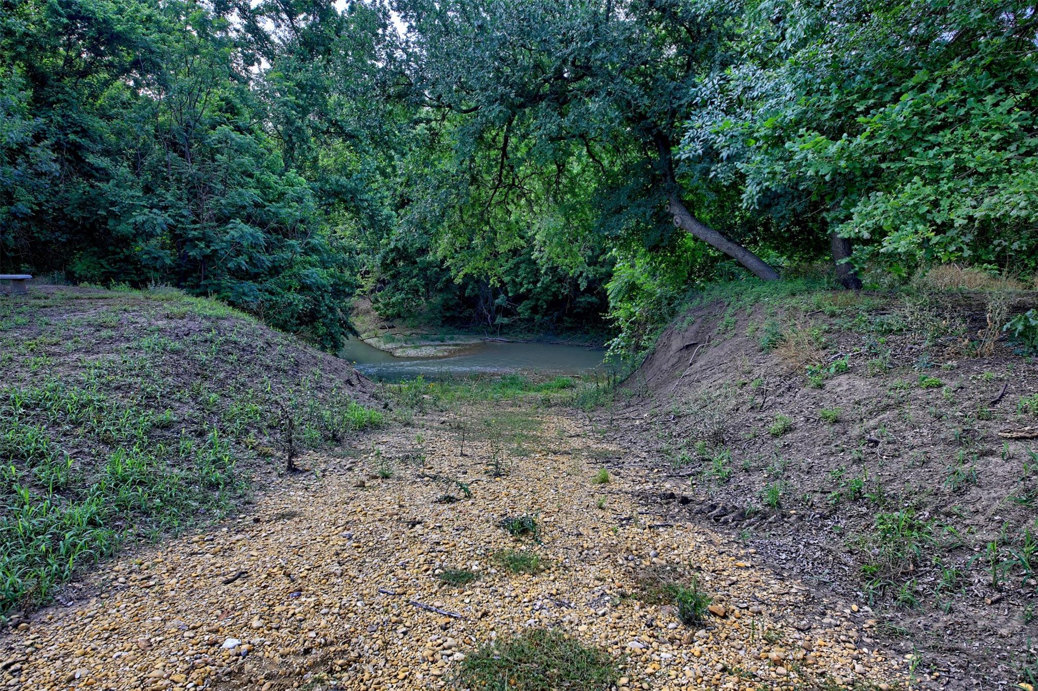 221 Private Road 4001, Thorndale, TX 76577