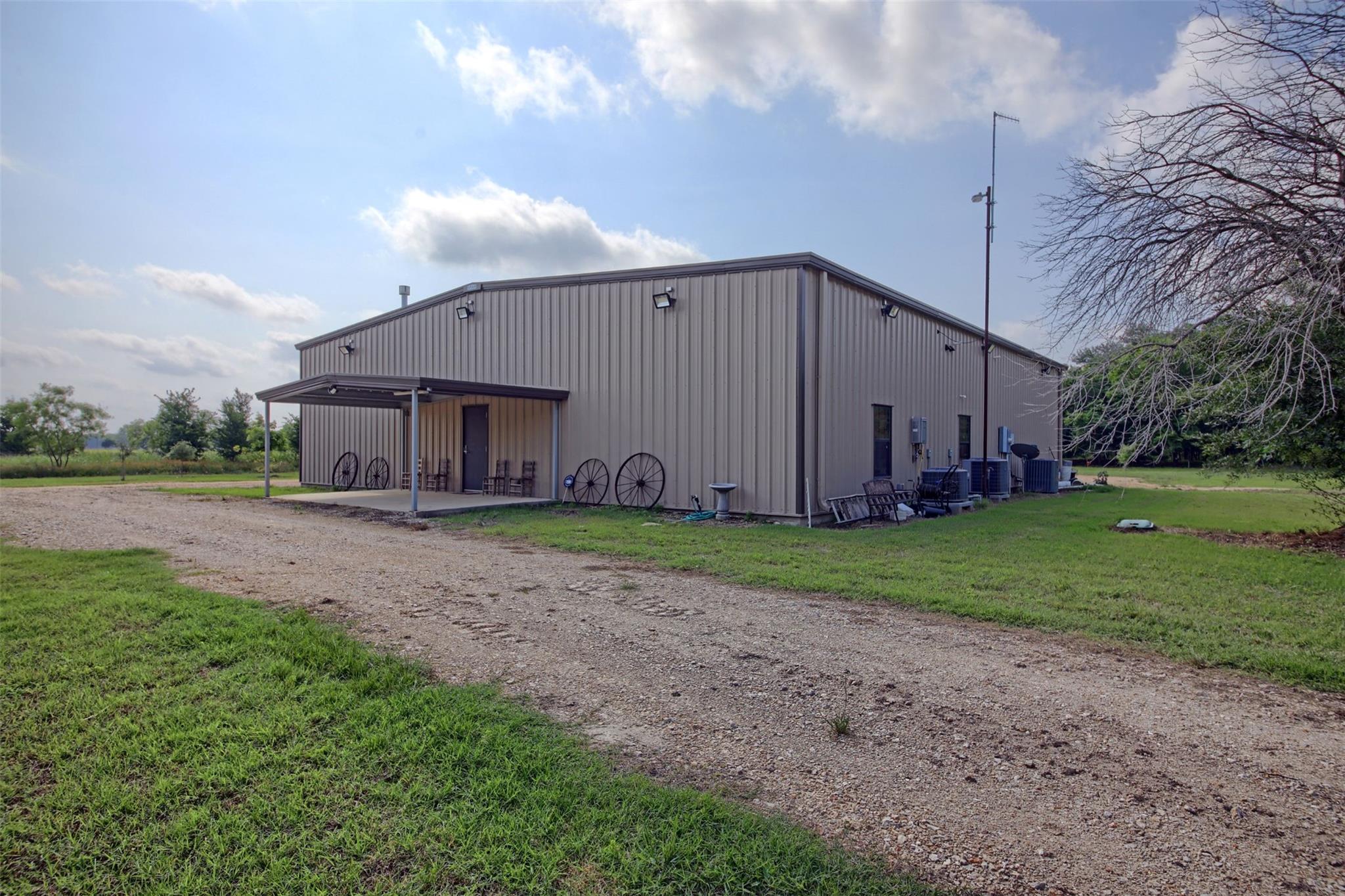 221 Private Road 4001, Thorndale, TX 76577