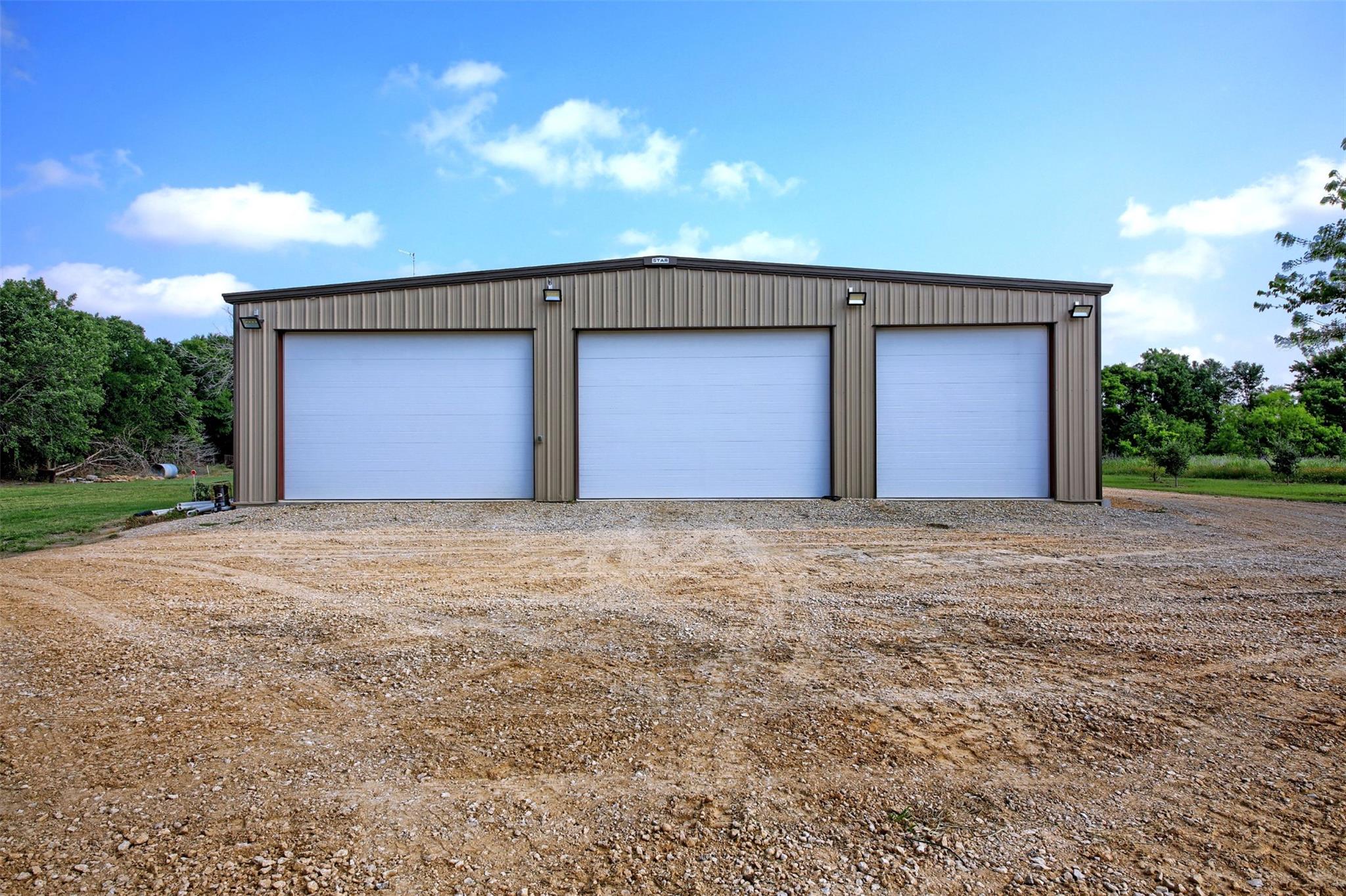 221 Private Road 4001, Thorndale, TX 76577