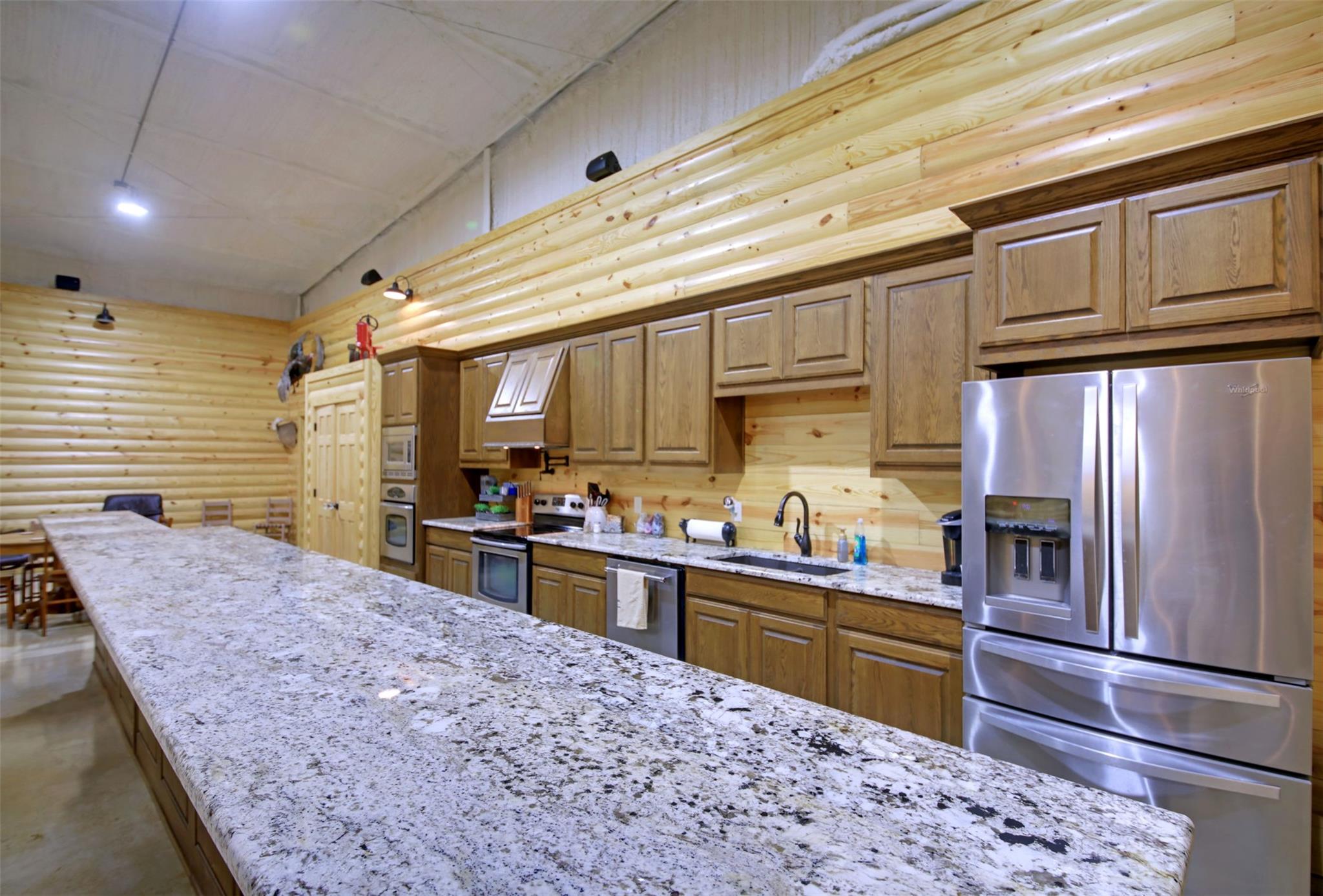 221 Private Road 4001, Thorndale, TX 76577