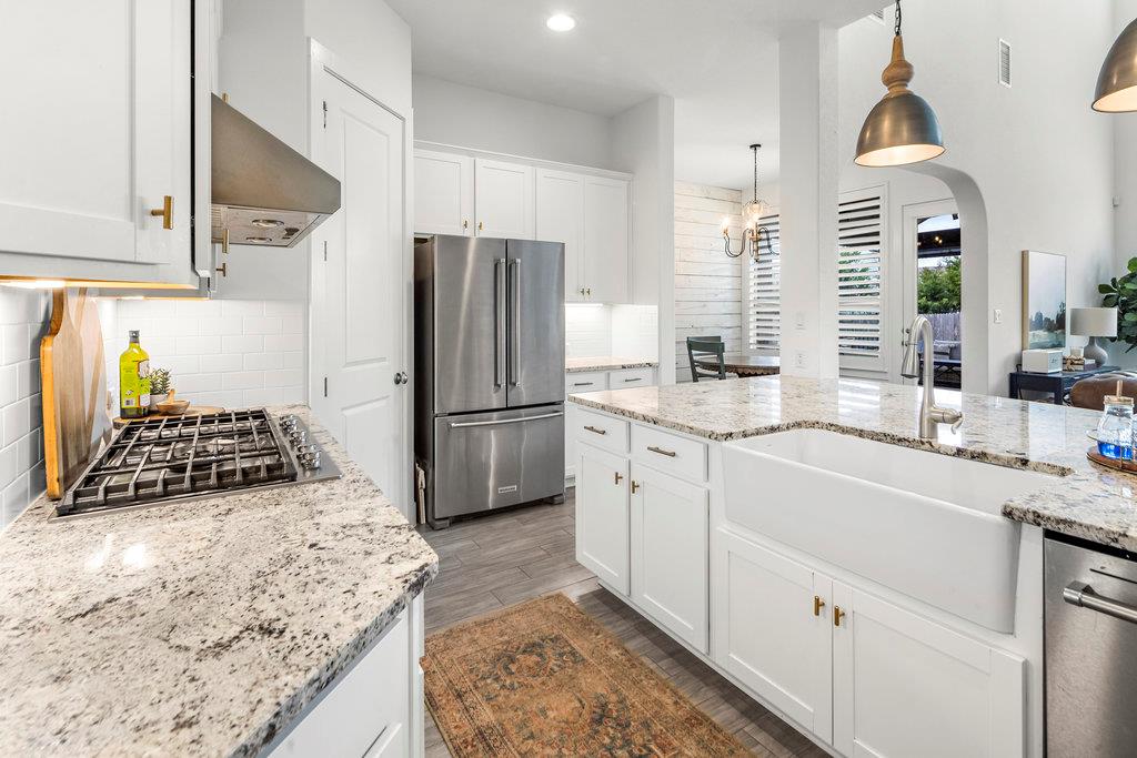 569 Stone River Dr, Austin, TX 78737