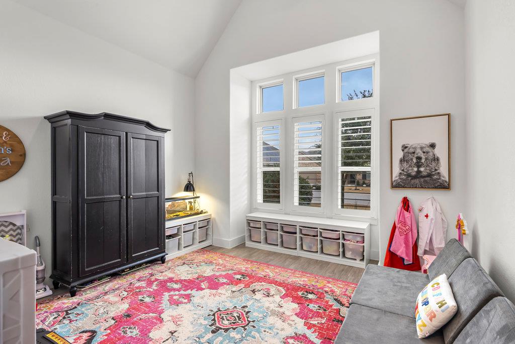 569 Stone River Dr, Austin, TX 78737