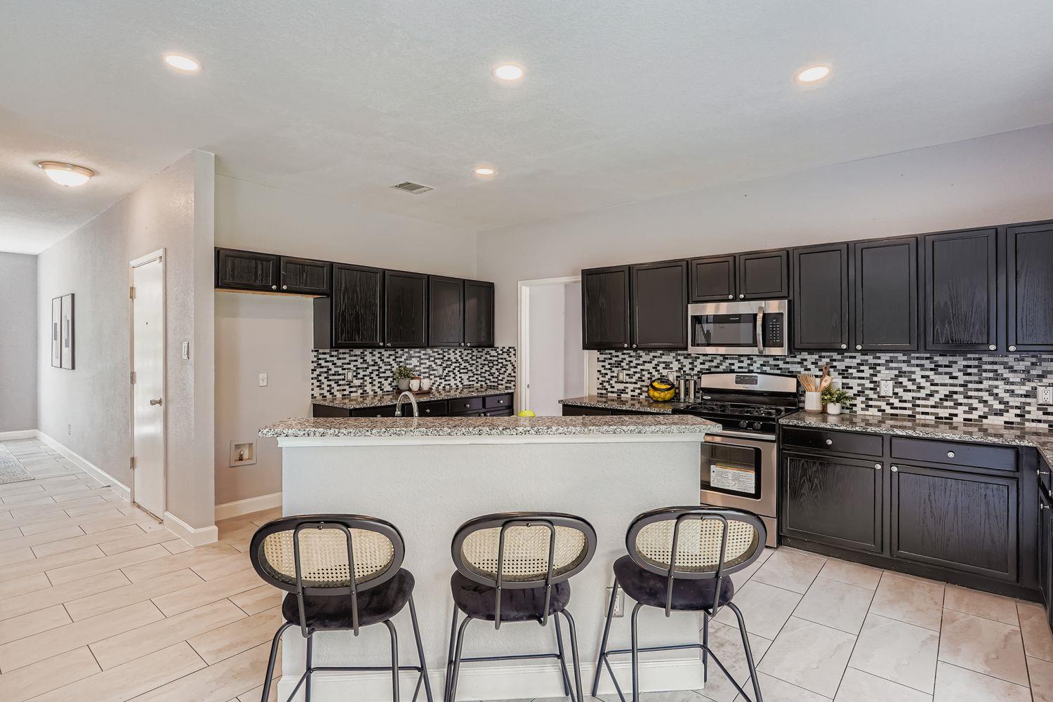 1420 Quicksilver Cir, Round Rock, TX 78665