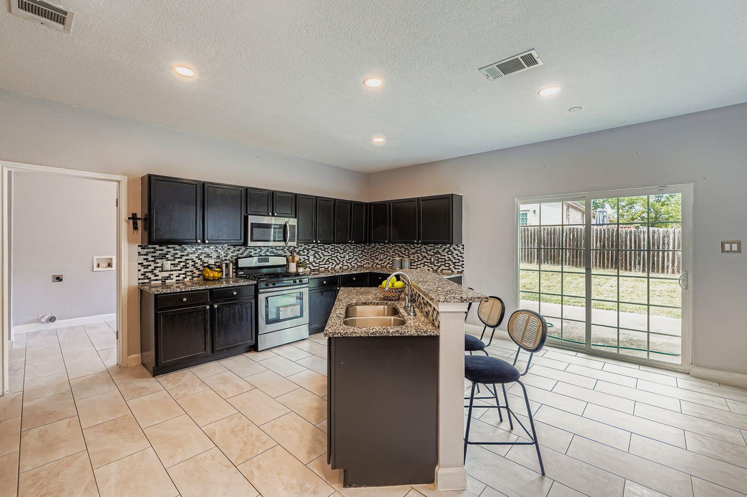 1420 Quicksilver Cir, Round Rock, TX 78665