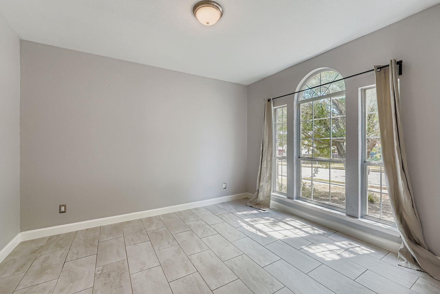 1420 Quicksilver Cir, Round Rock, TX 78665