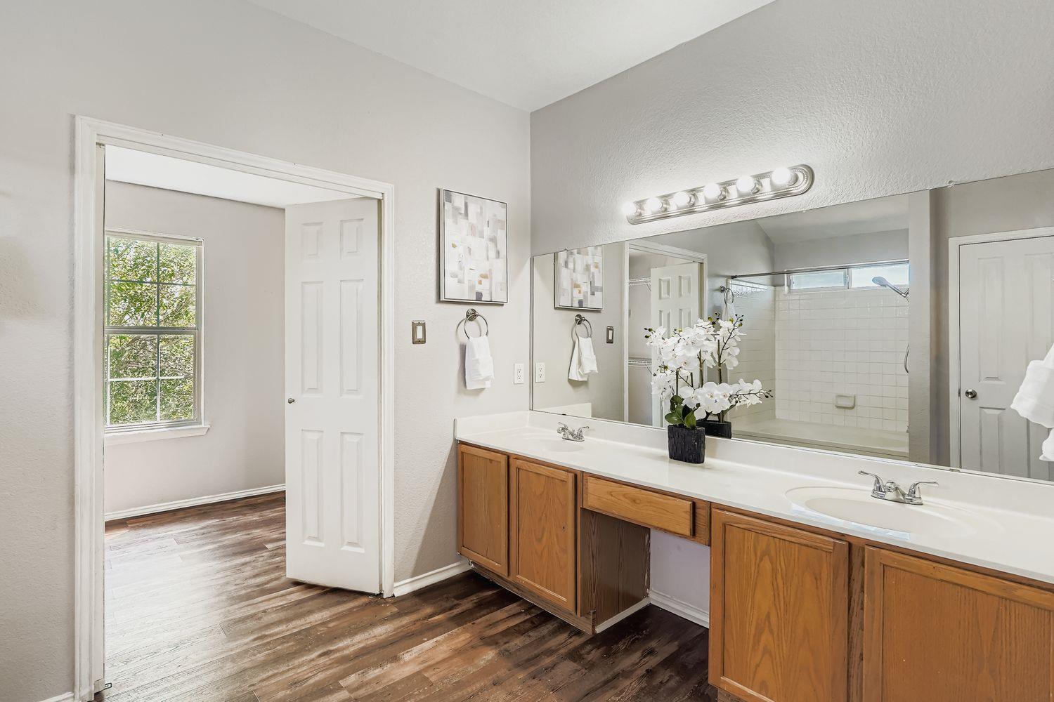 1420 Quicksilver Cir, Round Rock, TX 78665