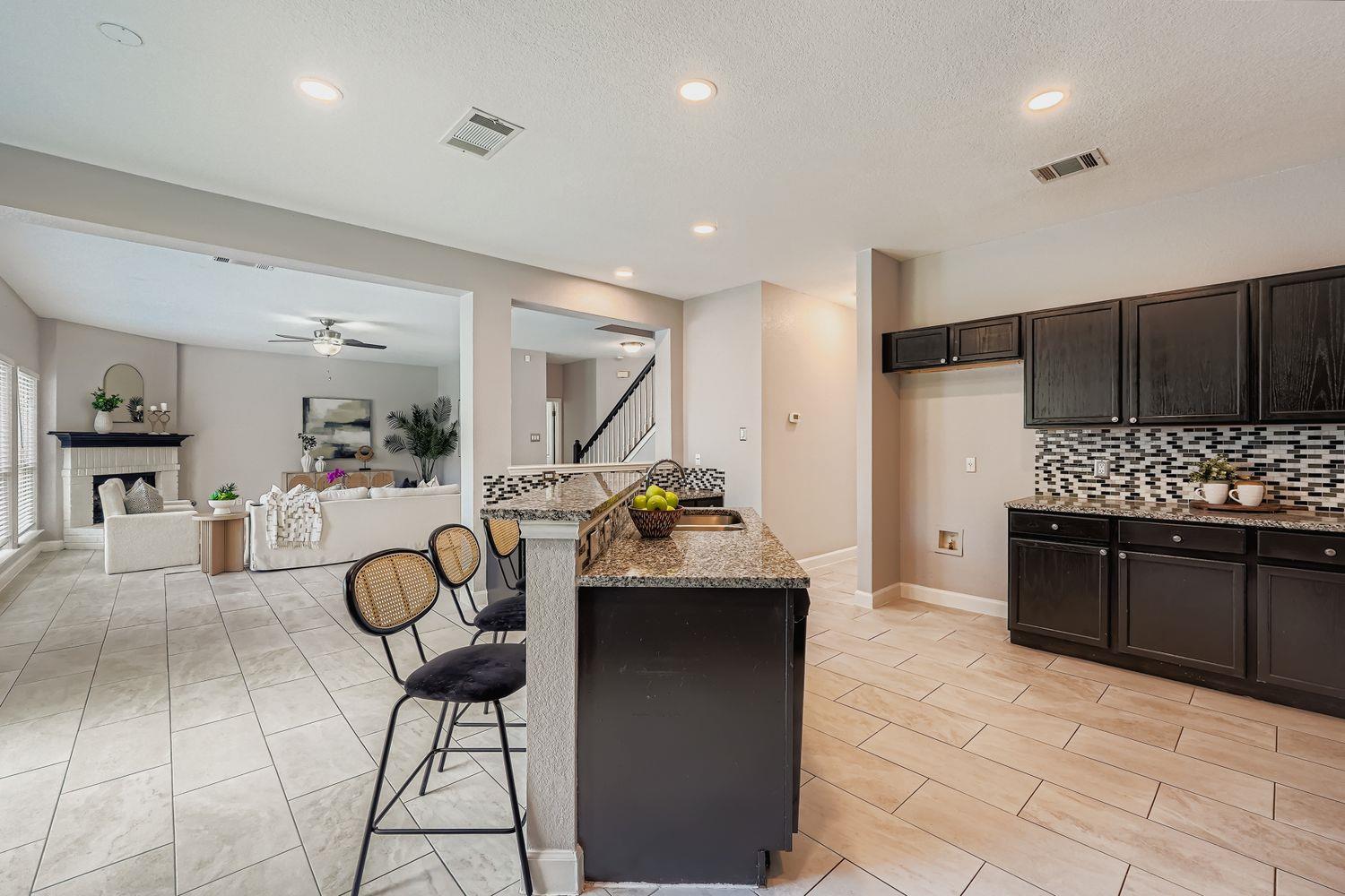 1420 Quicksilver Cir, Round Rock, TX 78665