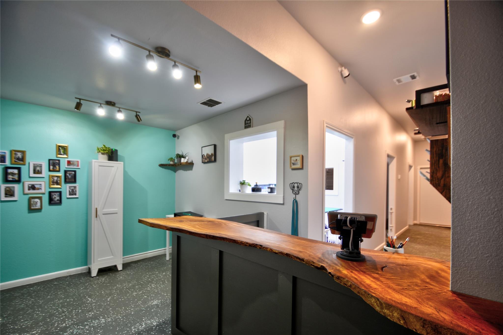 512 Jefferson St, Kerrville, TX 78028