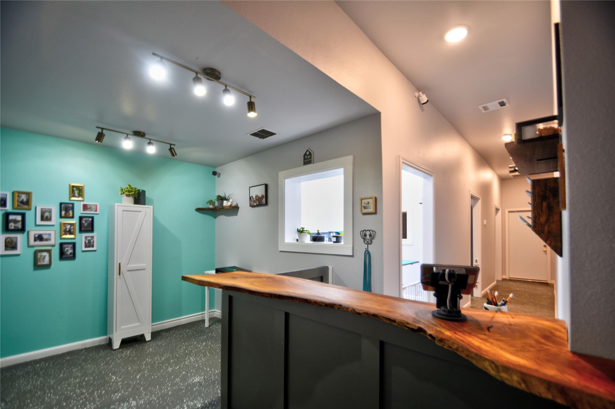 512 Jefferson St, Kerrville, TX 78028