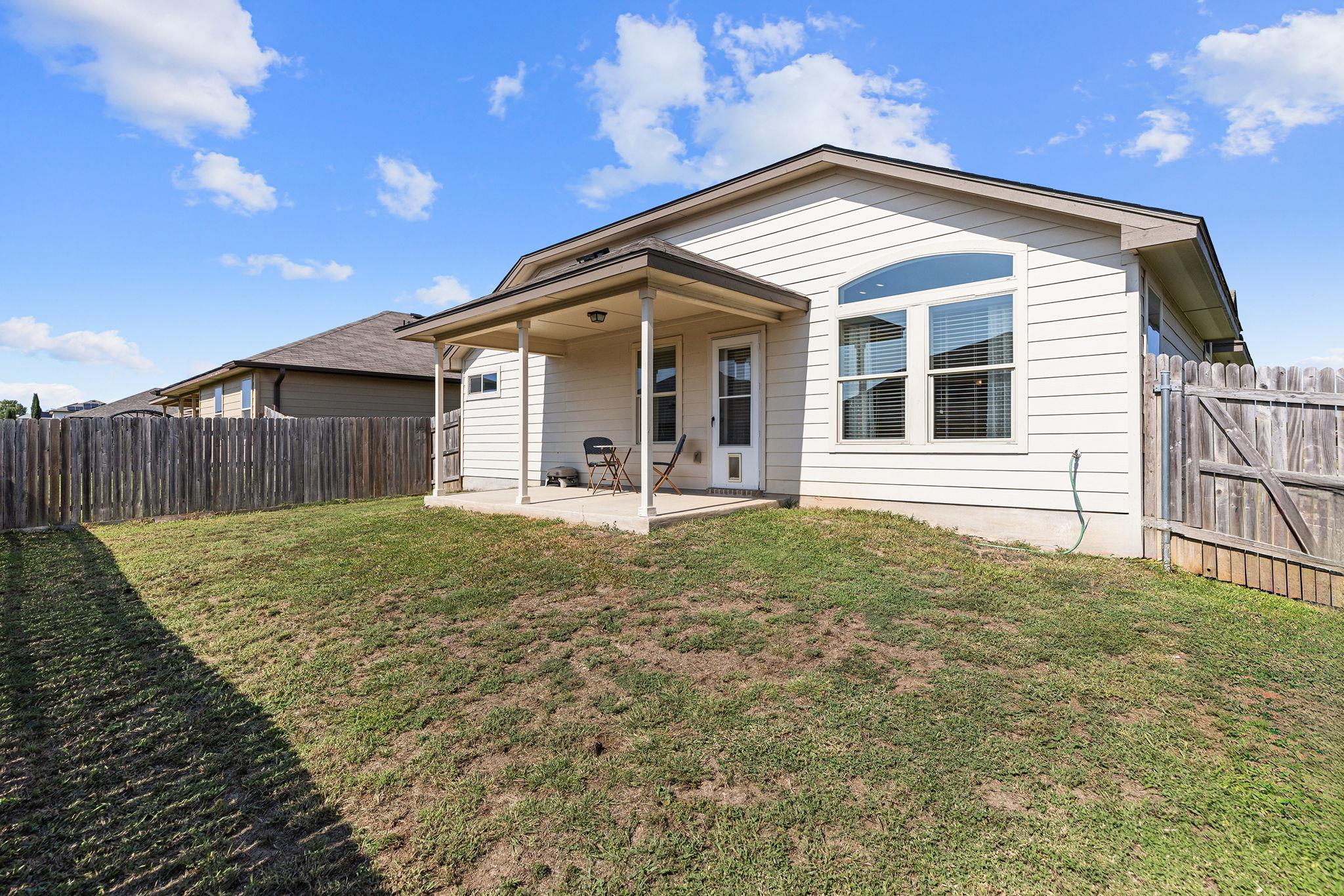 109 Plata Ln, Jarrell, TX 76537