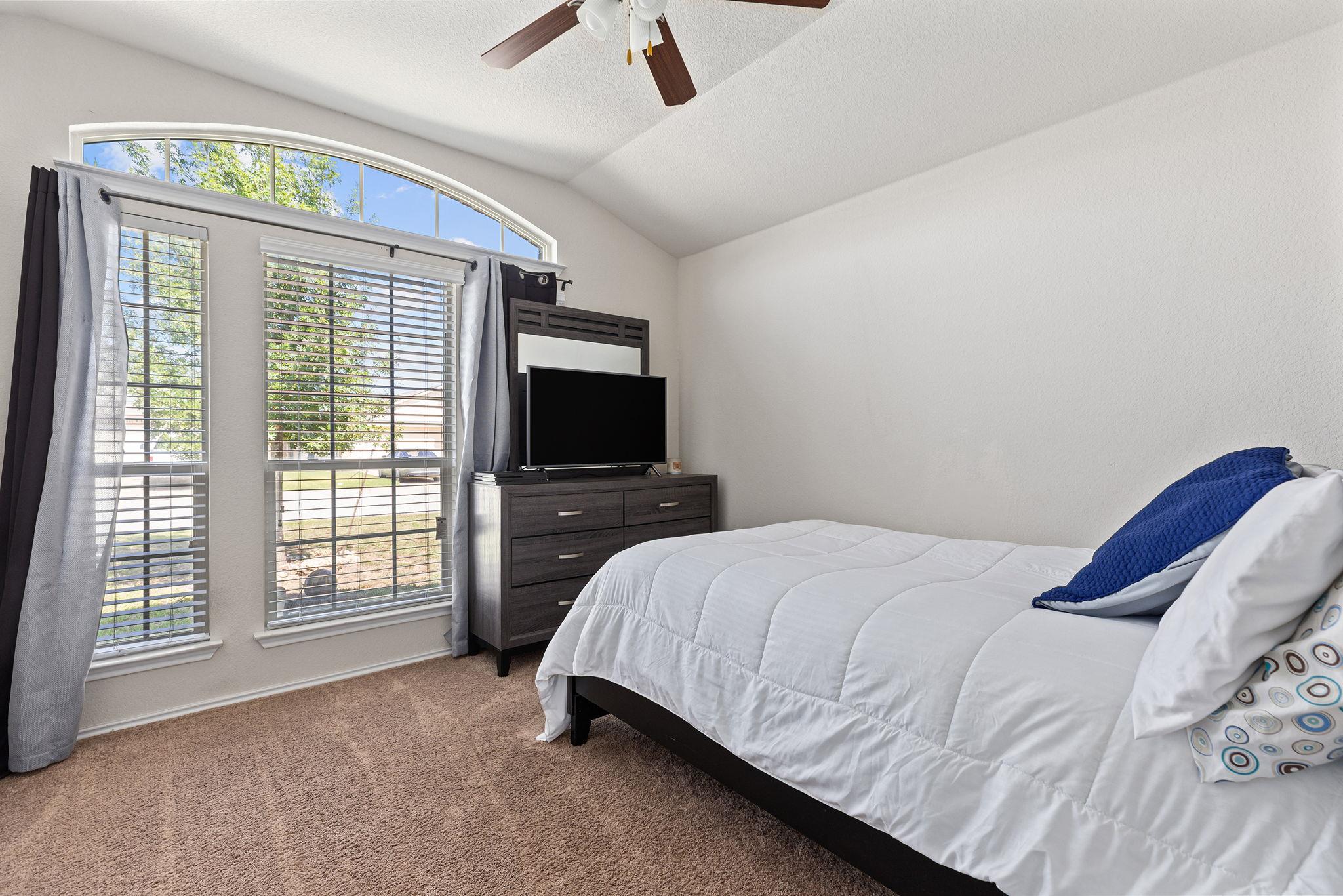 109 Plata Ln, Jarrell, TX 76537